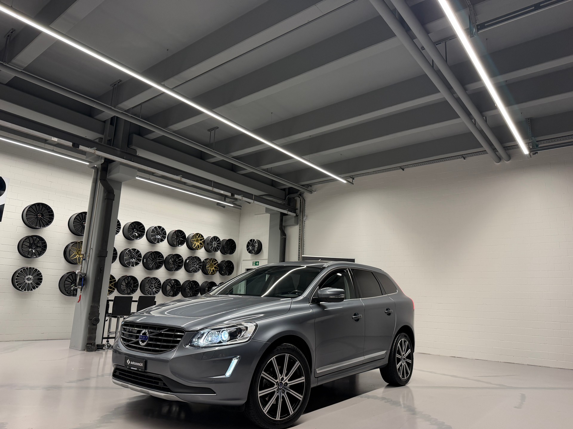 VOLVO XC60 2.4 D5 Summum AWD S/S *CH-Auto*Gratis Service*Garantie*Lückenlose Servicehistorie*-image-9