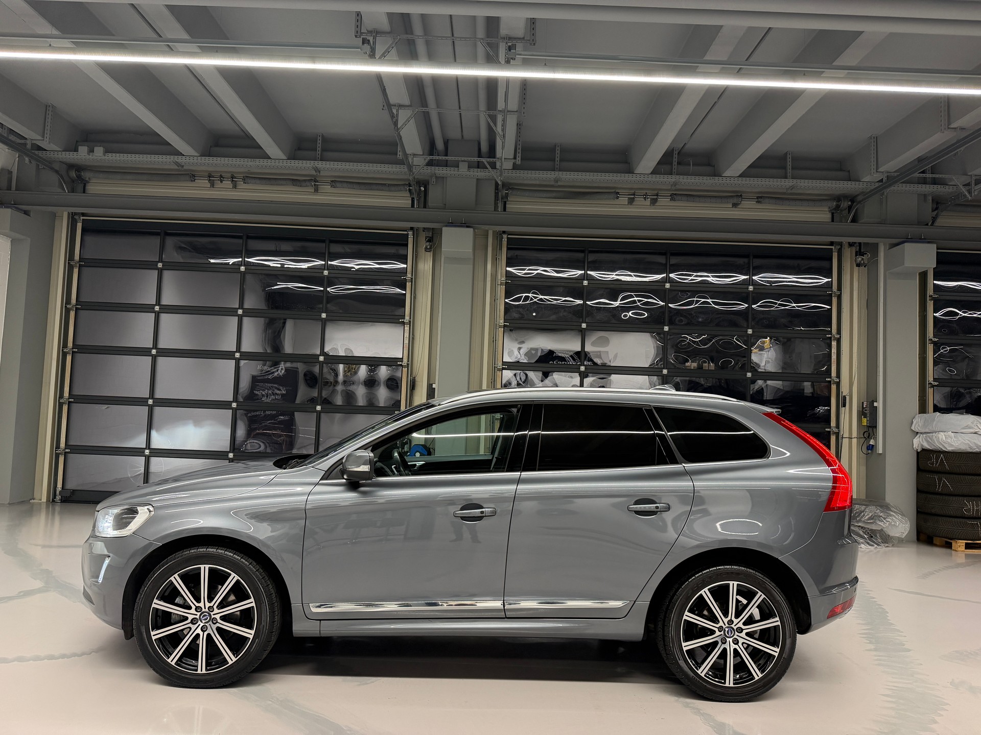 VOLVO XC60 2.4 D5 Summum AWD S/S *CH-Auto*Gratis Service*Garantie*Lückenlose Servicehistorie*-image-3