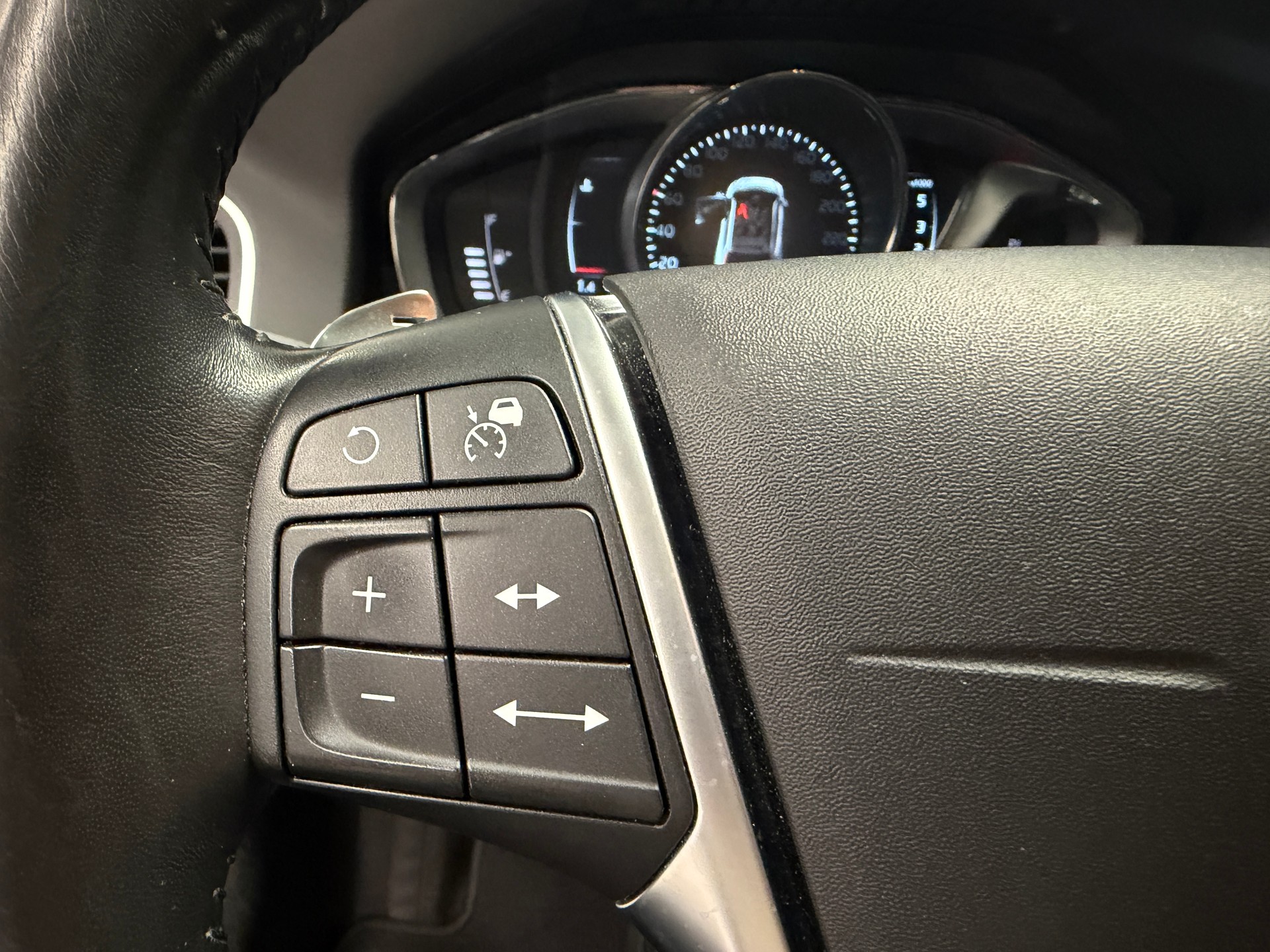 VOLVO XC60 2.4 D5 Summum AWD S/S *CH-Auto*Gratis Service*Garantie*Lückenlose Servicehistorie*-image-17