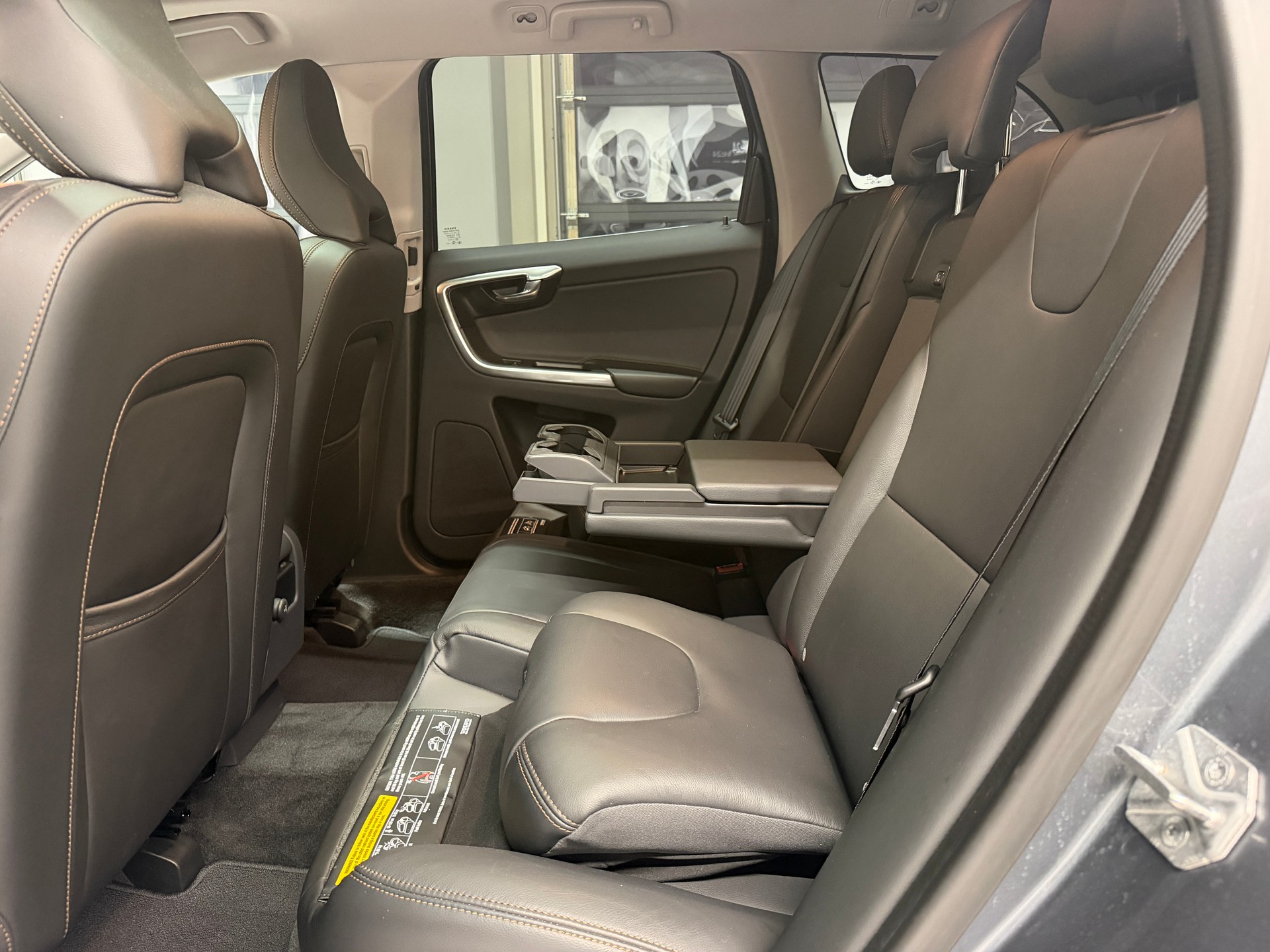 VOLVO XC60 2.4 D5 Summum AWD S/S *CH-Auto*Gratis Service*Garantie*Lückenlose Servicehistorie*-image-14