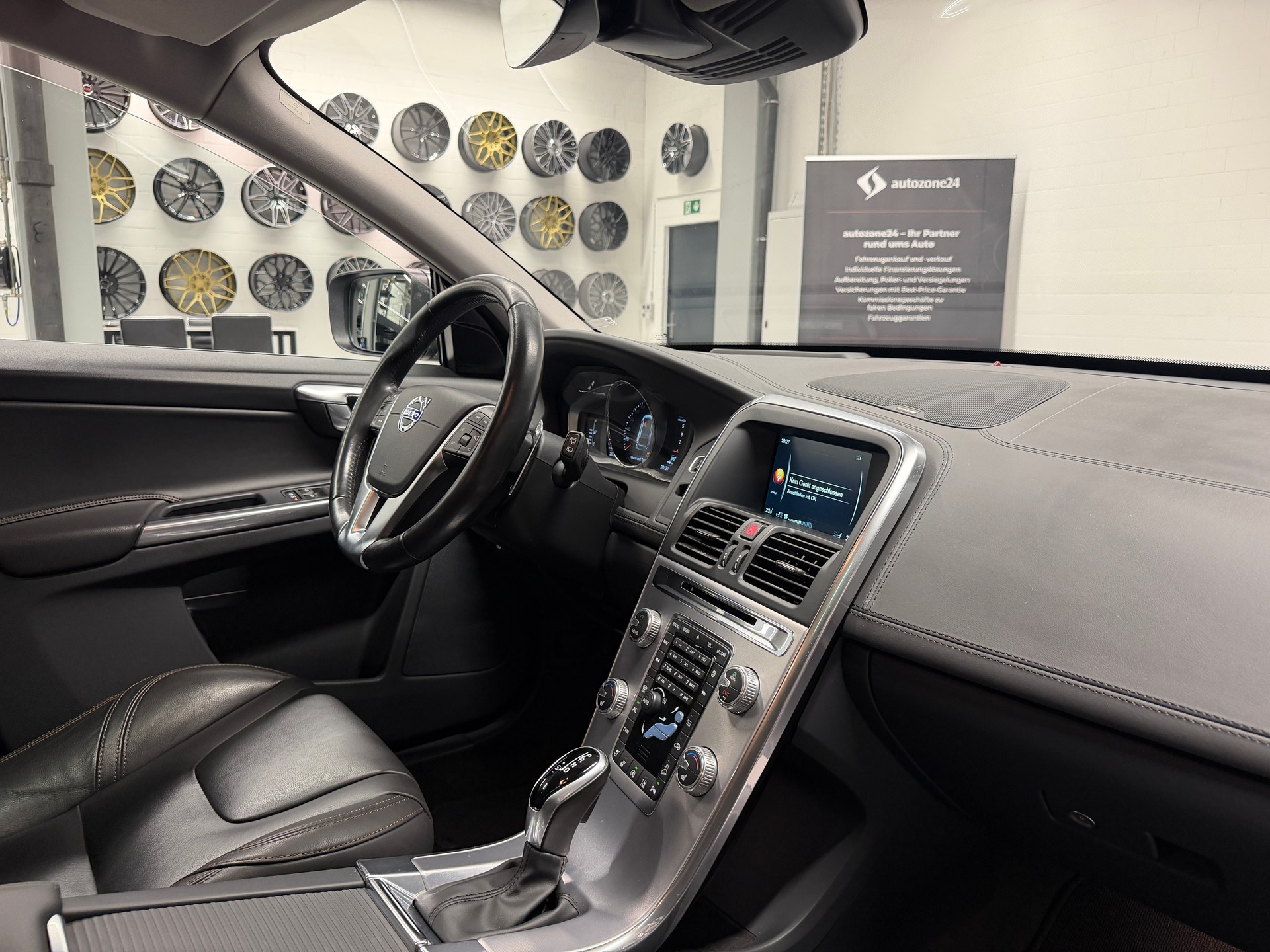 VOLVO XC60 2.4 D5 Summum AWD S/S *CH-Auto*Gratis Service*Garantie*Lückenlose Servicehistorie*-image-12