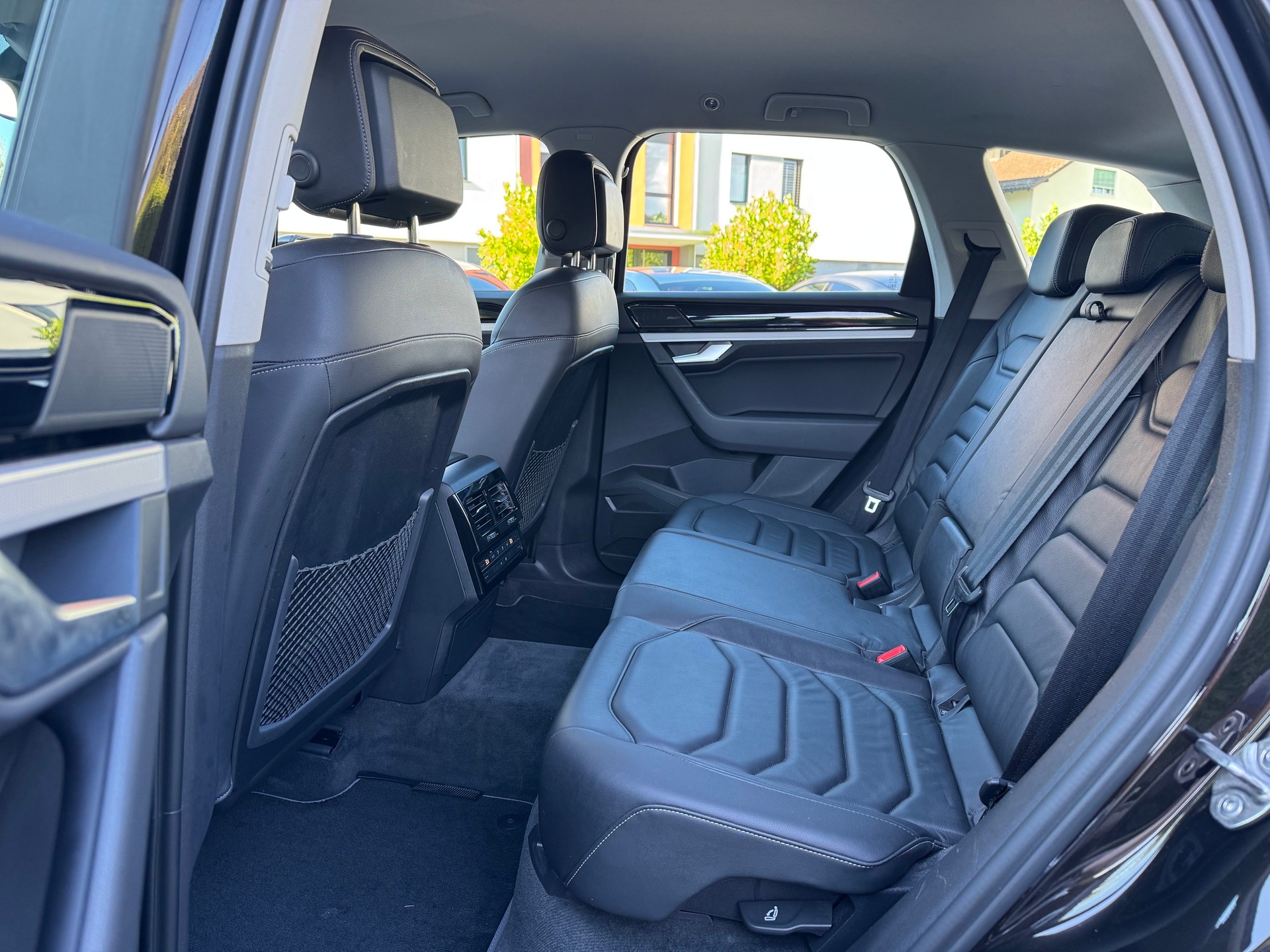 VW Touareg 3.0 TDI Elegance Tiptronic-image-18