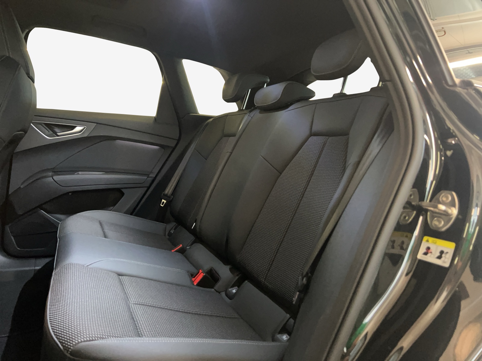 AUDI Q4 e-tron 50 quattro-image-12