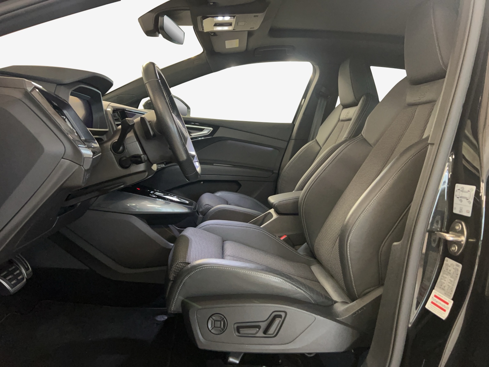 AUDI Q4 e-tron 50 quattro-image-8