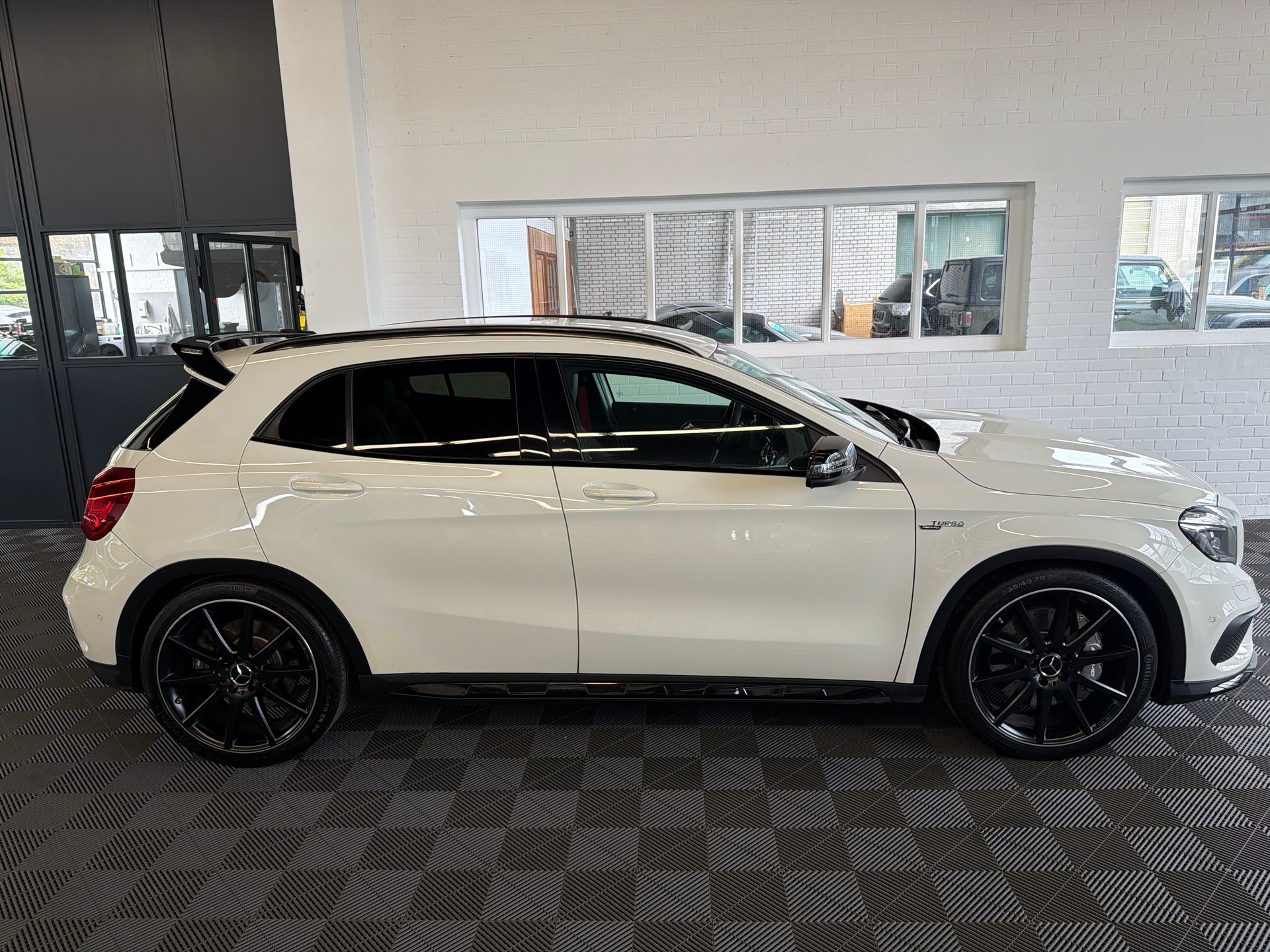 MERCEDES-BENZ GLA 45 AMG 4Matic 7G-DCT-image-1