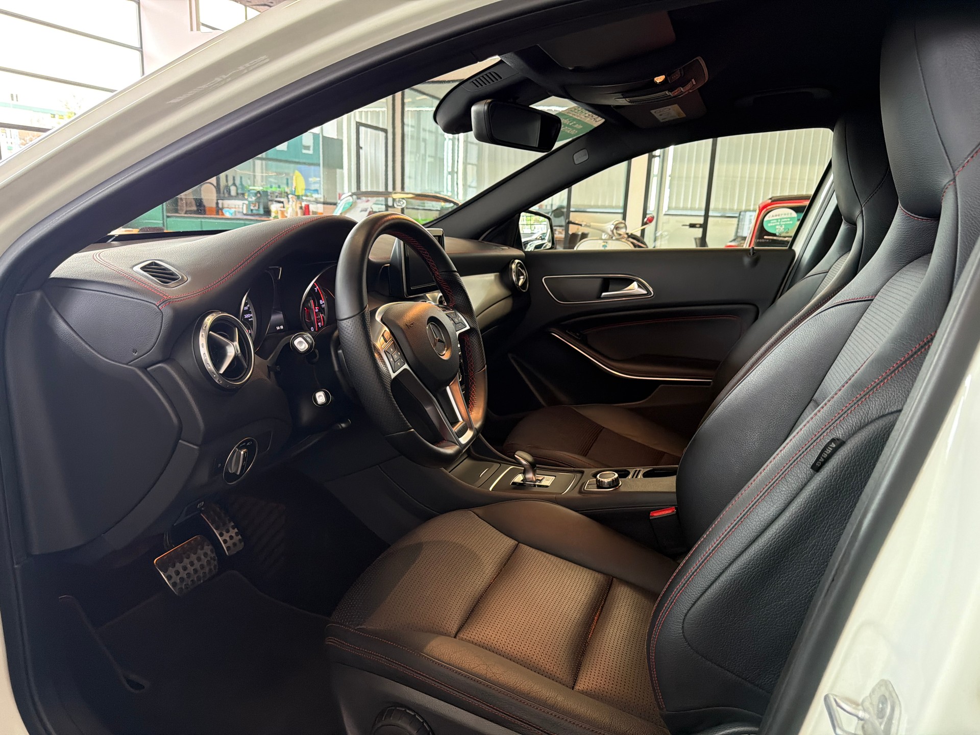 MERCEDES-BENZ GLA 45 AMG 4Matic 7G-DCT-image-10