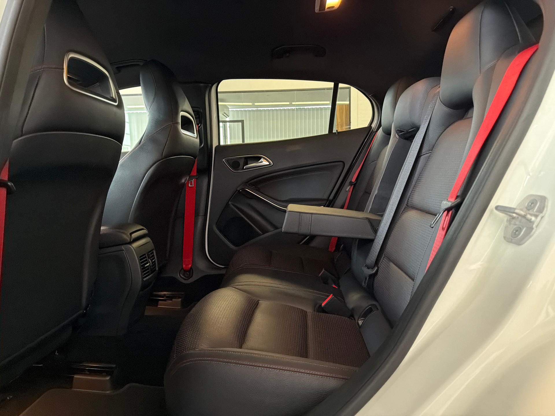 MERCEDES-BENZ GLA 45 AMG 4Matic 7G-DCT-image-9