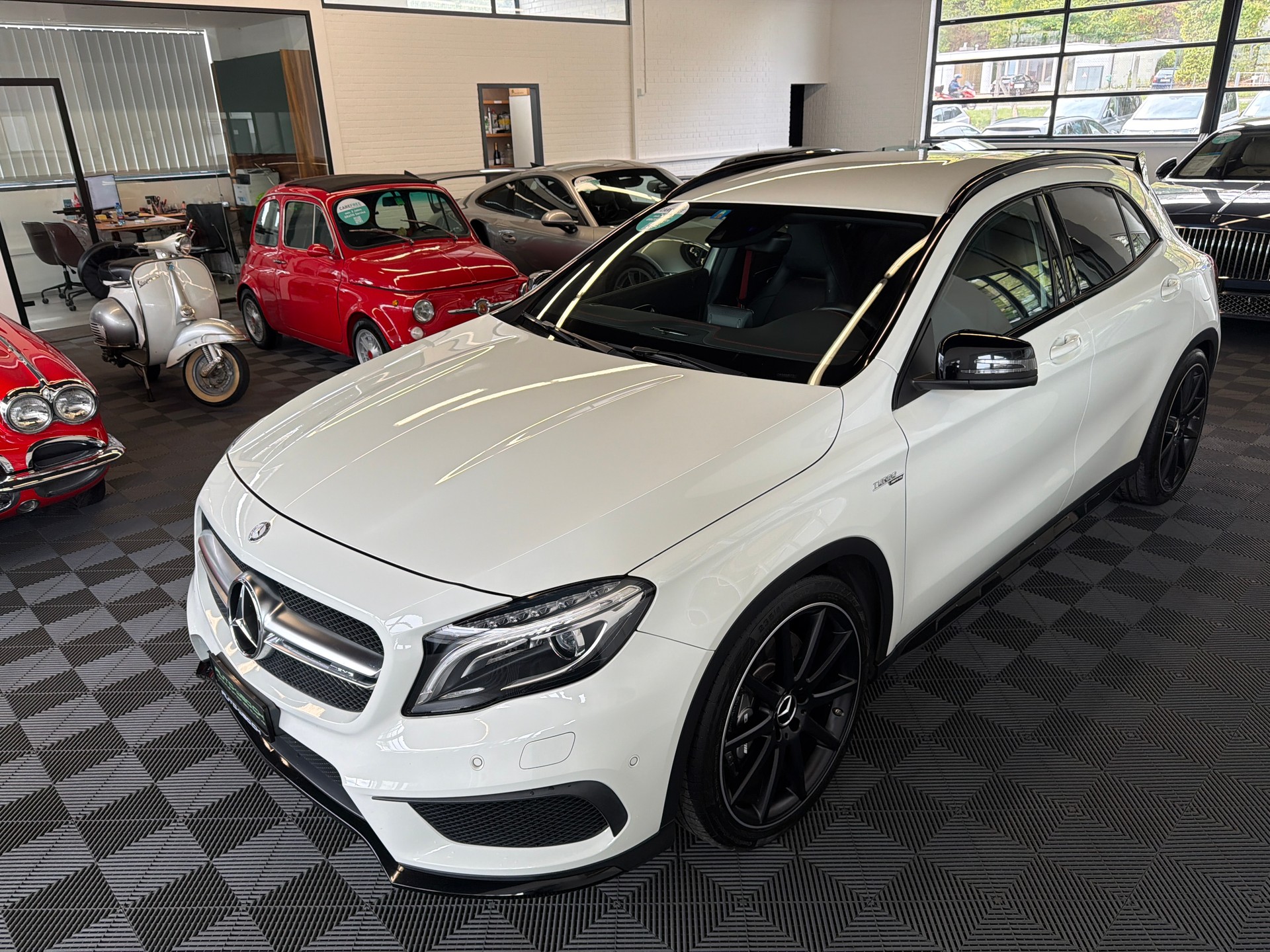 MERCEDES-BENZ GLA 45 AMG 4Matic 7G-DCT-image-5