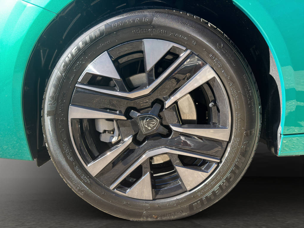 PEUGEOT 208 1.2 Hybrid ENVY-image-4