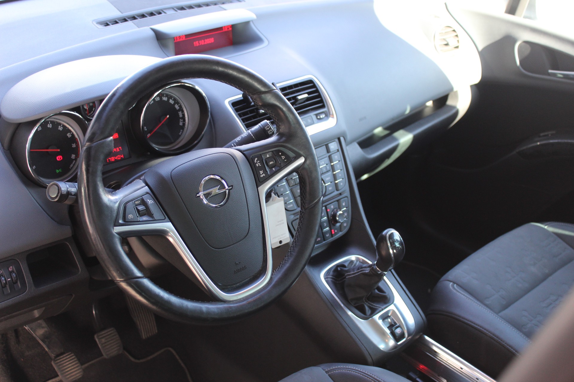 OPEL Meriva 1.4 Turbo Cosmo-image-13