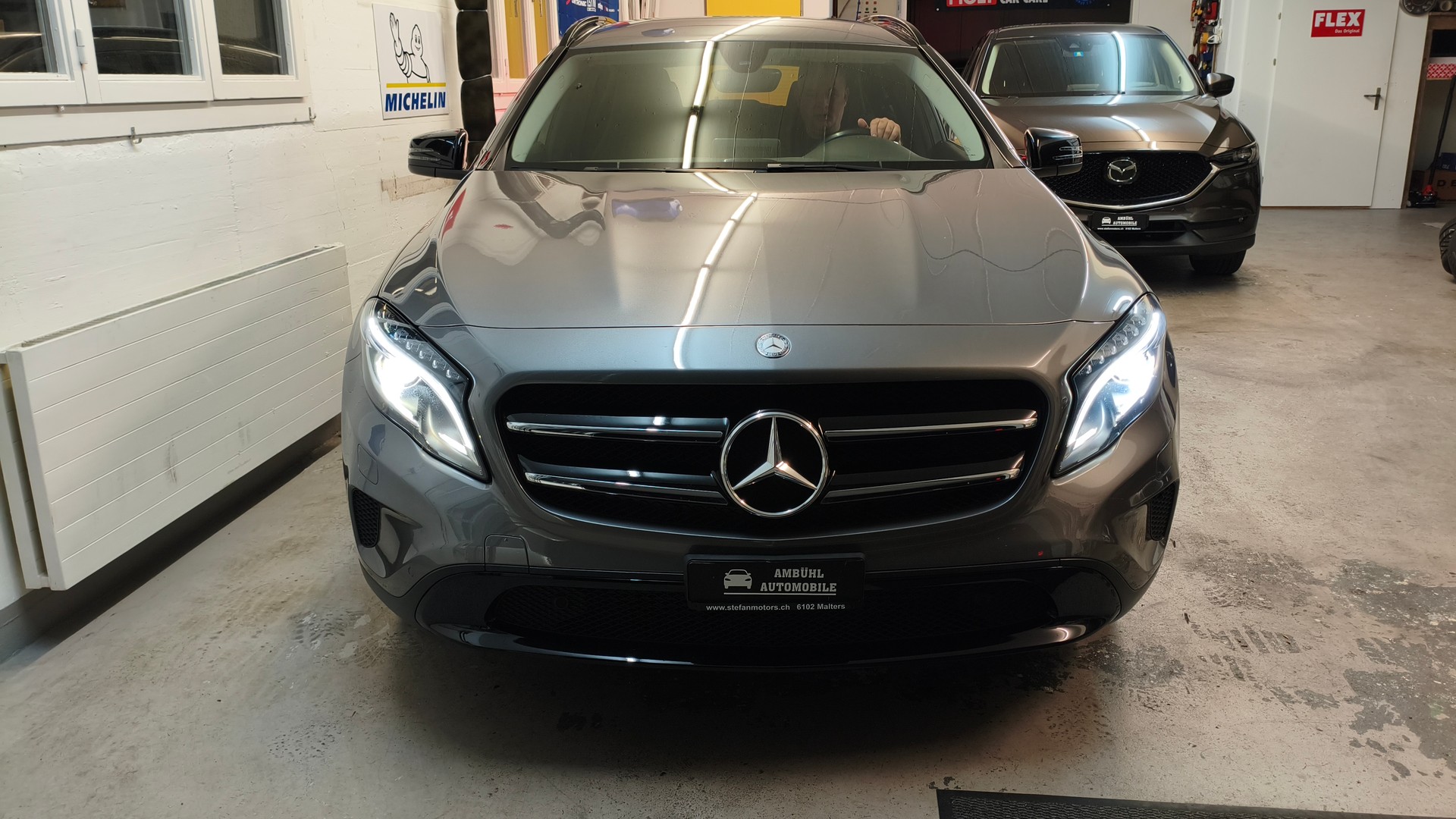 MERCEDES-BENZ GLA 200 Night Star 7G-DCT-image-2