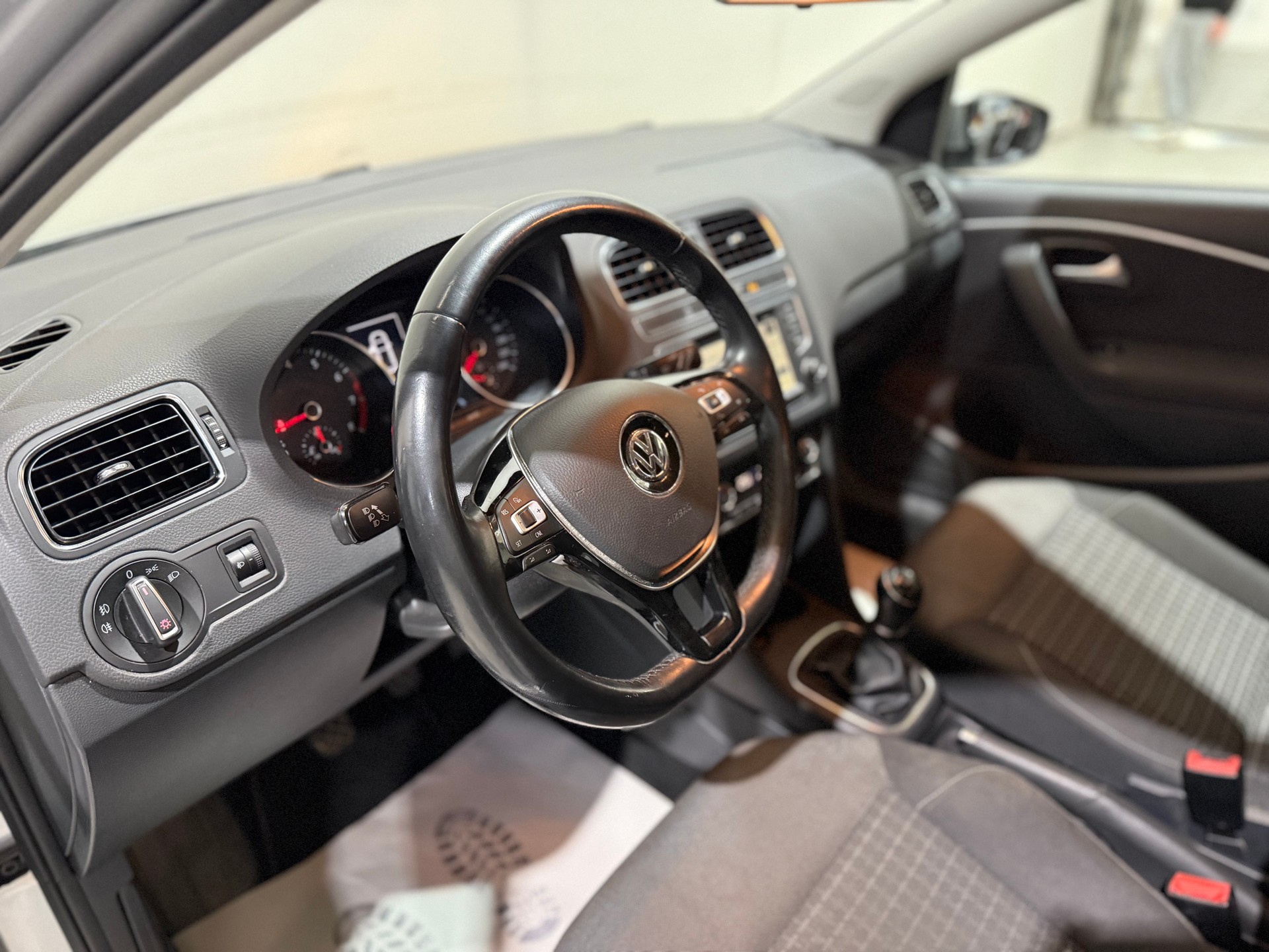 VW Polo 1.0 TSI BMT Highline 110PS-image-8