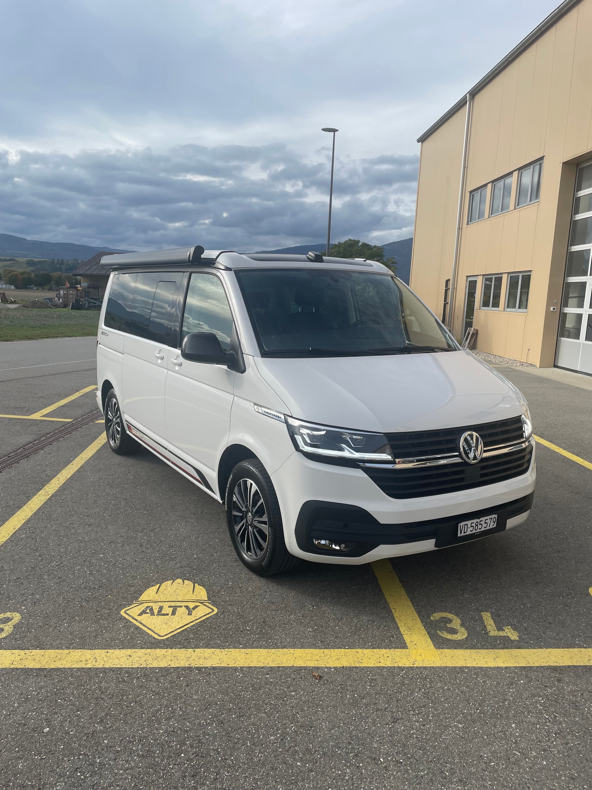 VW 2.0 TDI 204 Beach Edition Spirit DSG 4m-image-0