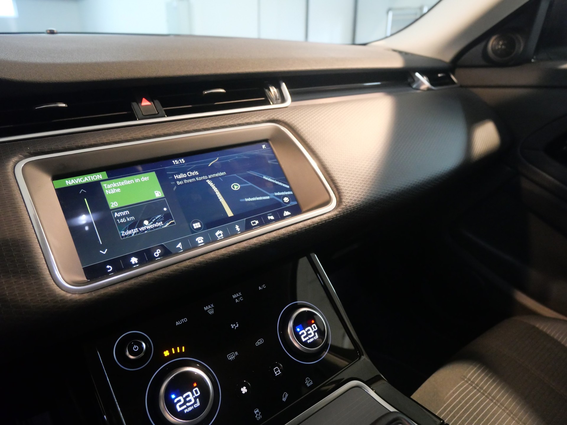 LAND ROVER Range Rover Evoque D 150 AT9-image-18