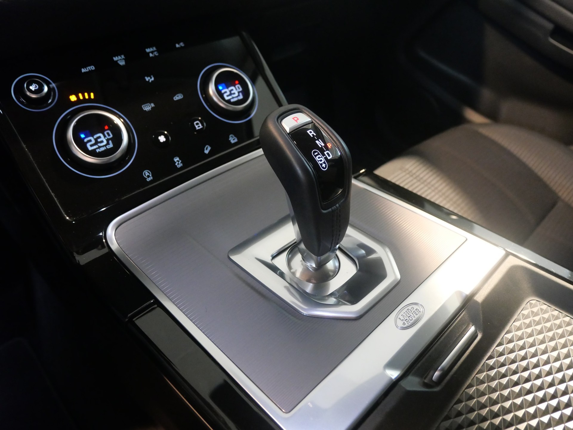 LAND ROVER Range Rover Evoque D 150 AT9-image-20