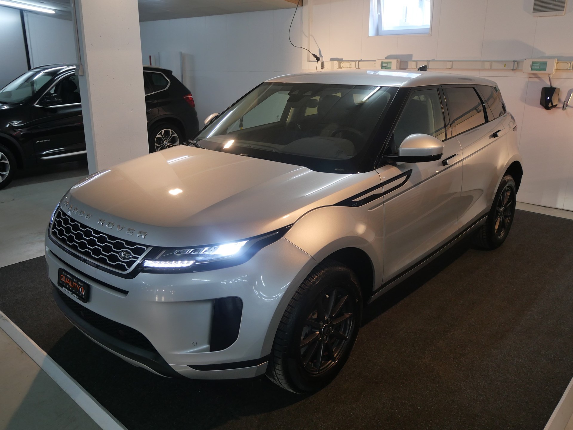 LAND ROVER Range Rover Evoque D 150 AT9-image-1