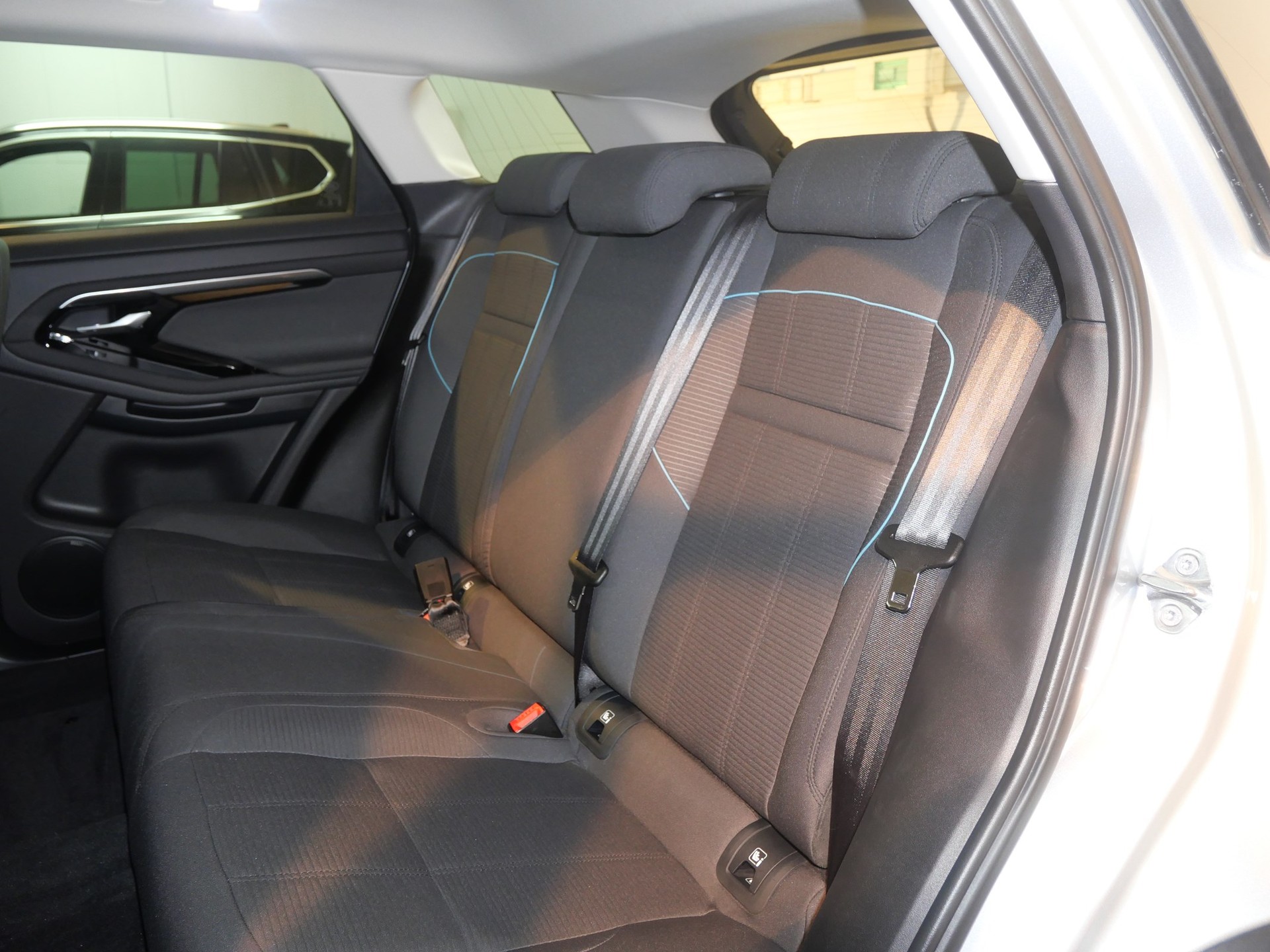 LAND ROVER Range Rover Evoque D 150 AT9-image-23