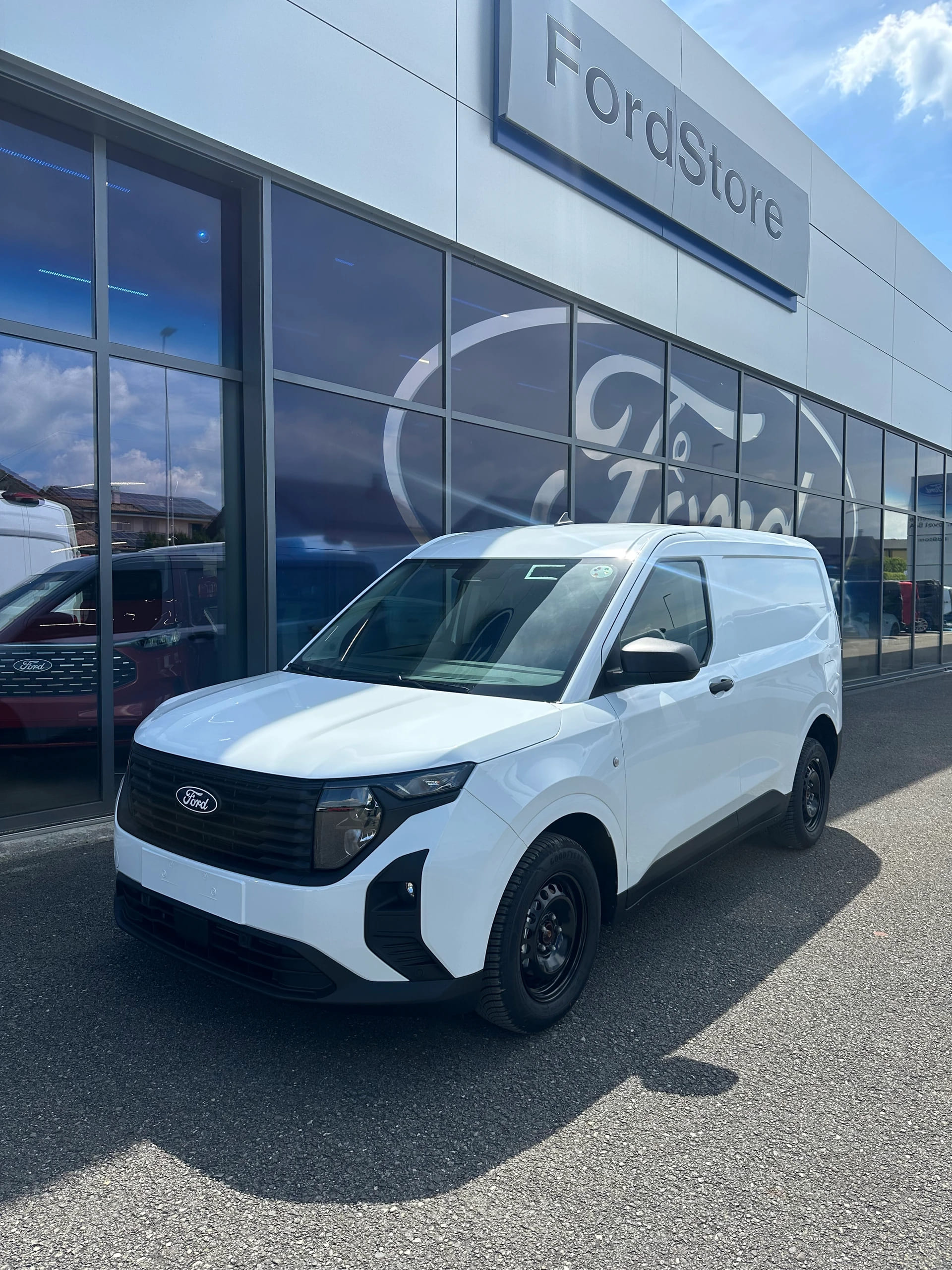 FORD Transit Courier van 1.5 EcoBlu Trend/100CV/Man.-image-0
