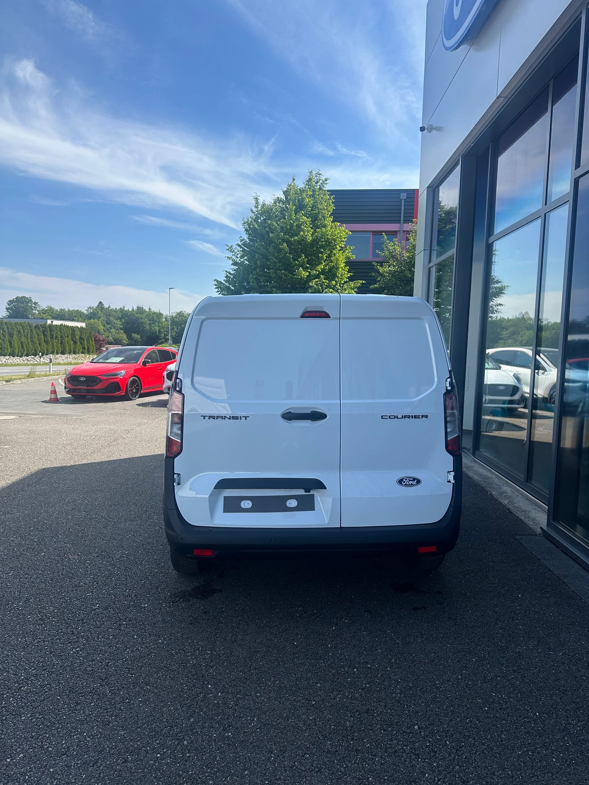 FORD Transit Courier van 1.5 EcoBlu Trend/100CV/Man.-image-4