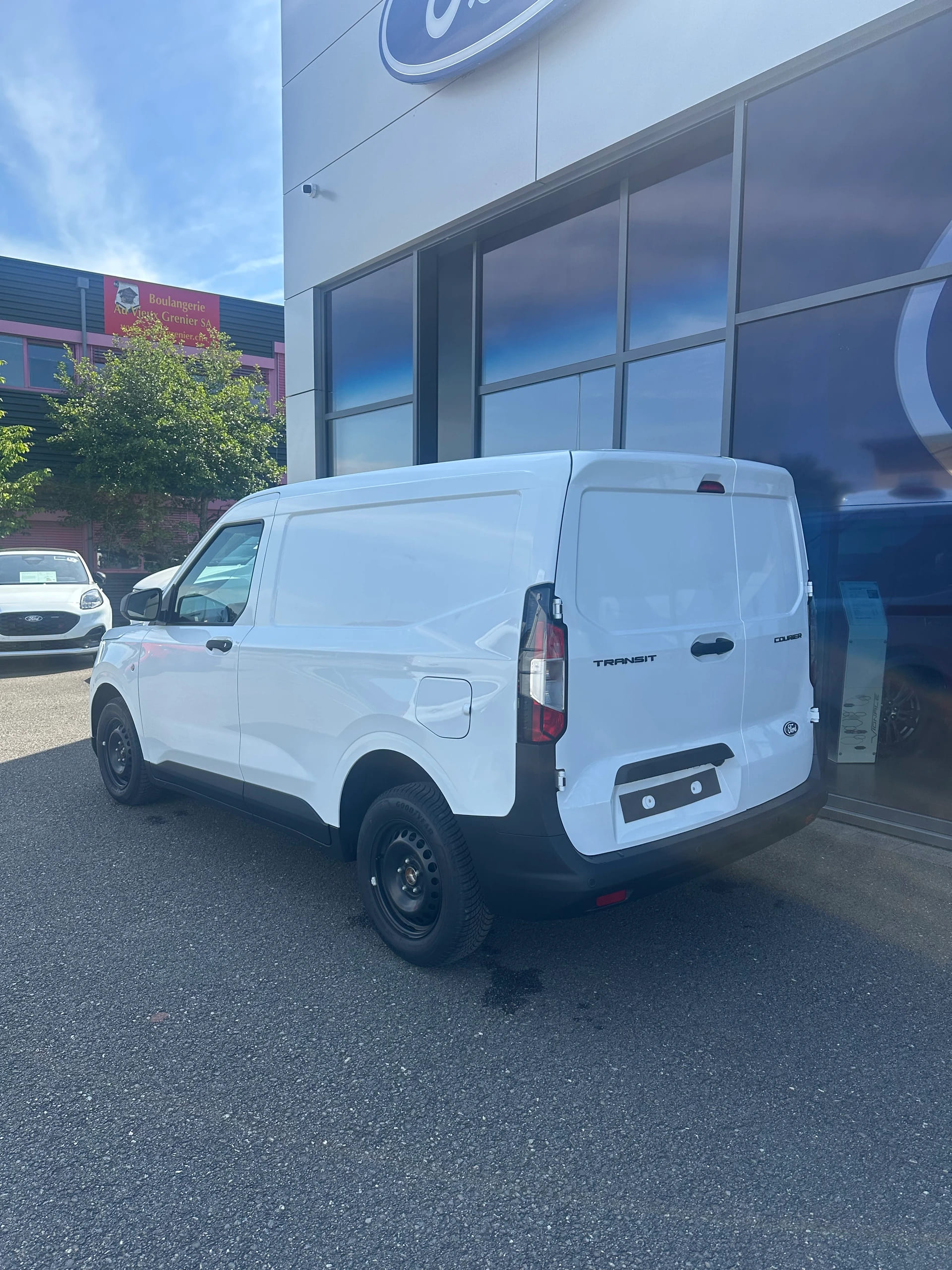 FORD Transit Courier van 1.5 EcoBlu Trend/100CV/Man.-image-3