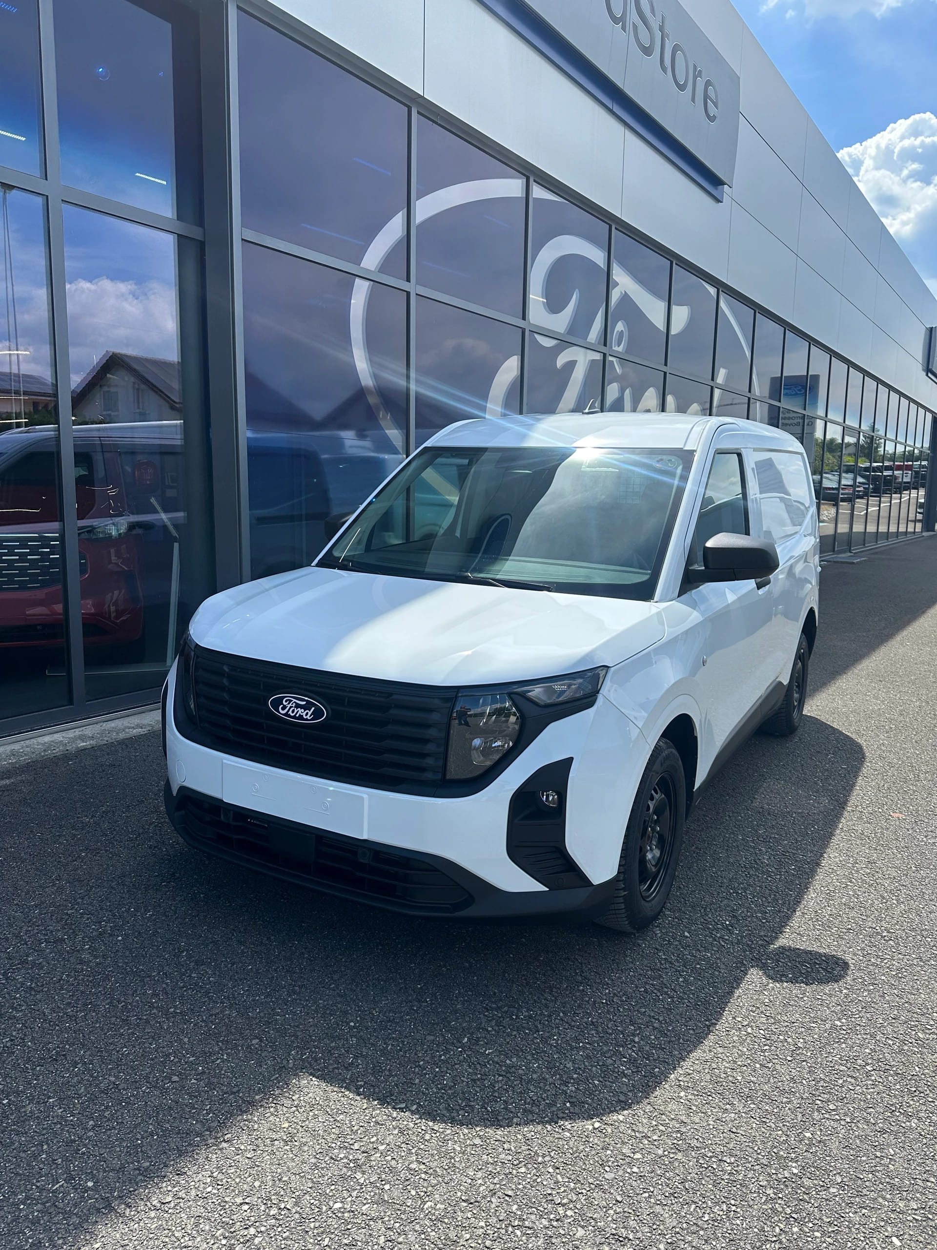 FORD Transit Courier van 1.5 EcoBlu Trend/100CV/Man.-image-1
