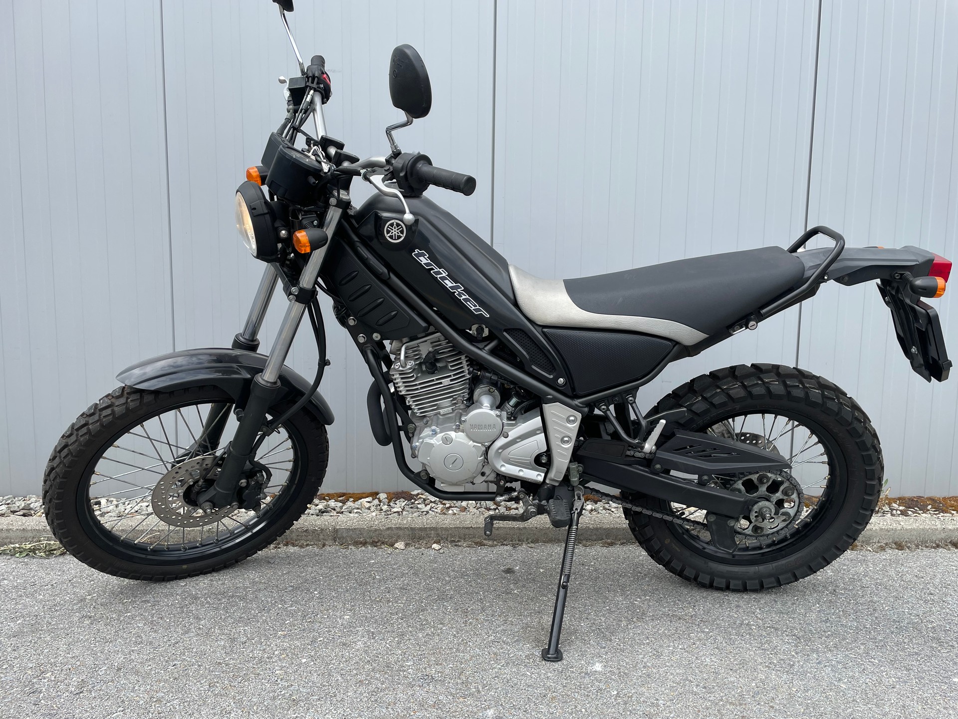 YAMAHA XG 250 Tricker-showroom-element-1