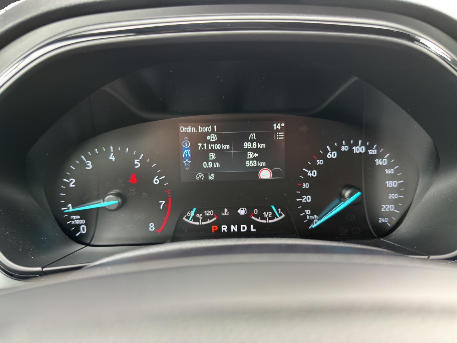 FORD Focus Station Wagon 1.0i EcoB Hybrid 155 ST-Line-image-6