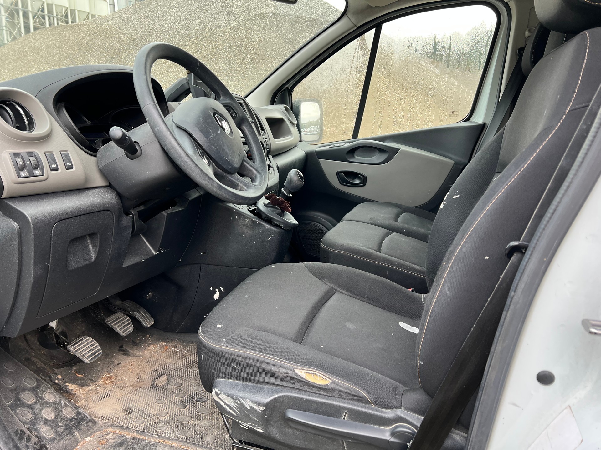 RENAULT Trafic 1.6 ENERGY TwinT. dCi140 2.9t Business L1H1-image-6