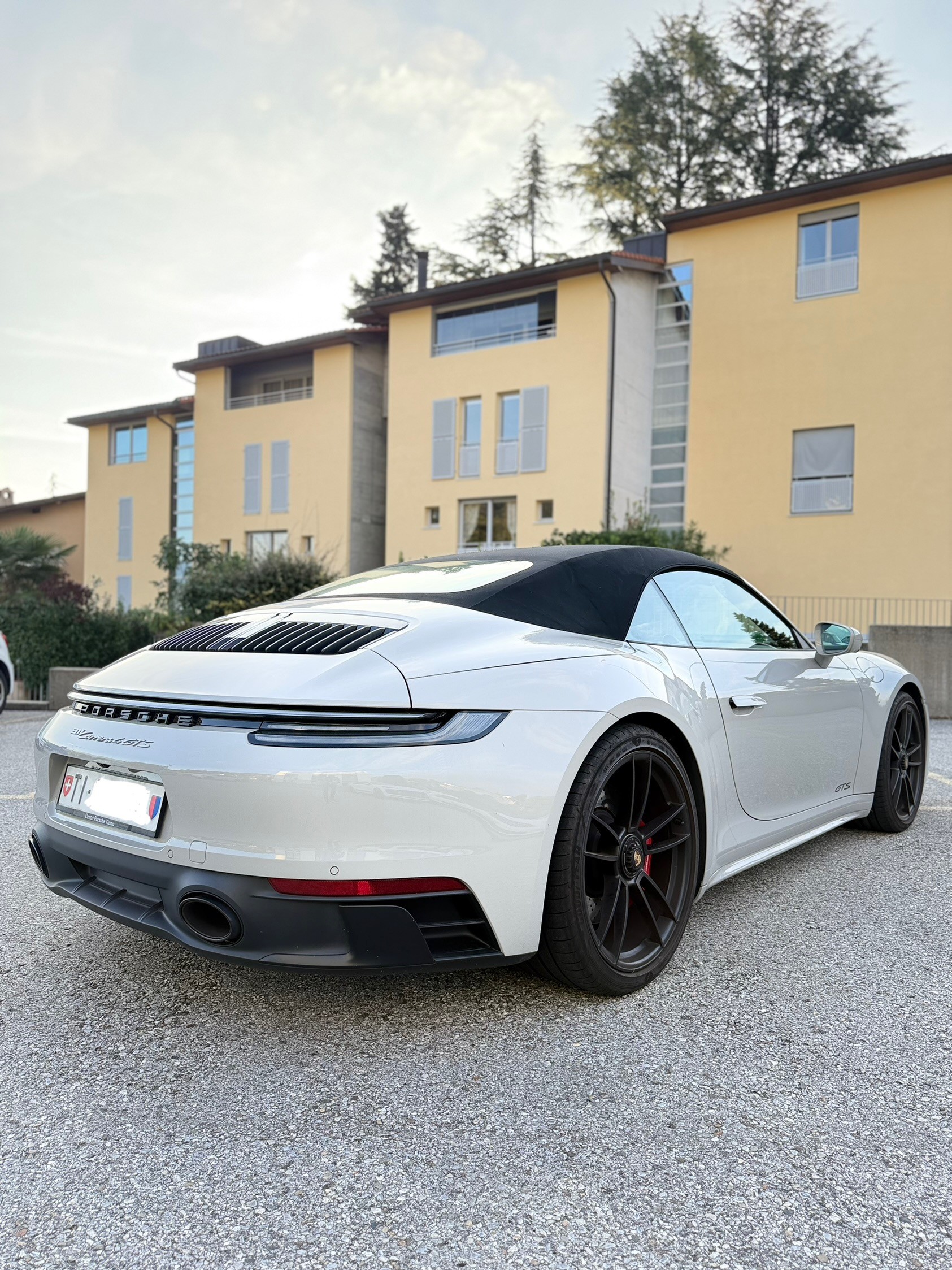 PORSCHE 911 Carrera 4 GTS Cabriolet PDK-image-2