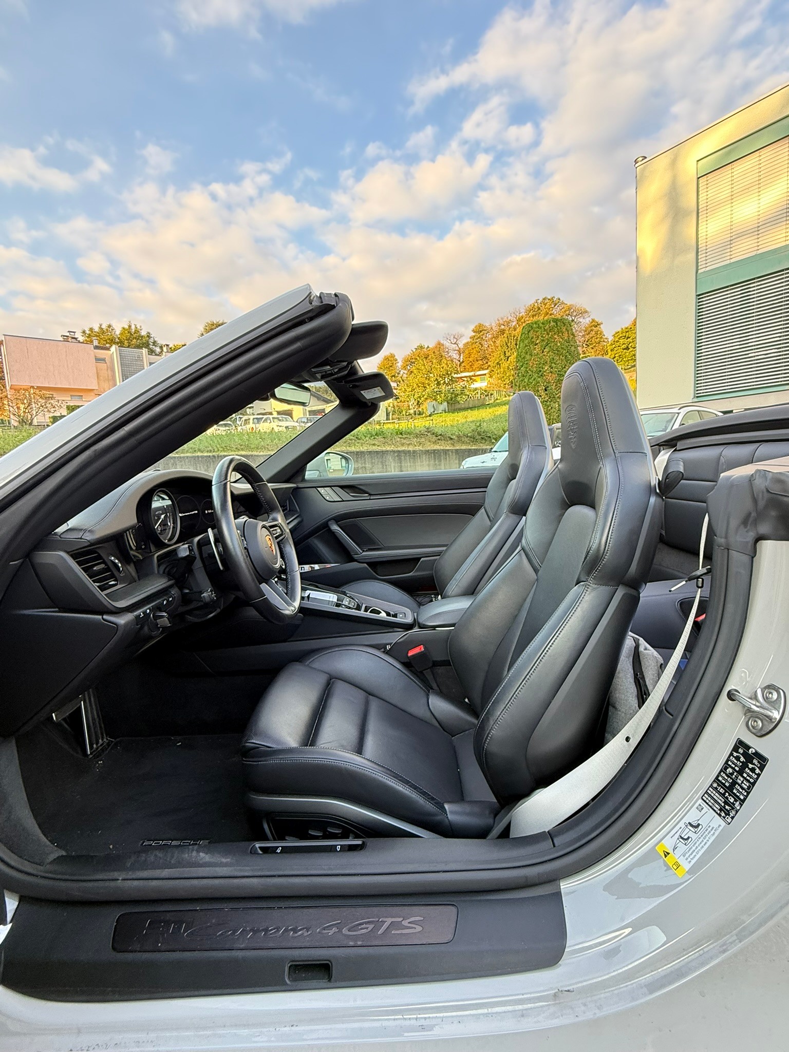 PORSCHE 911 Carrera 4 GTS Cabriolet PDK-image-9