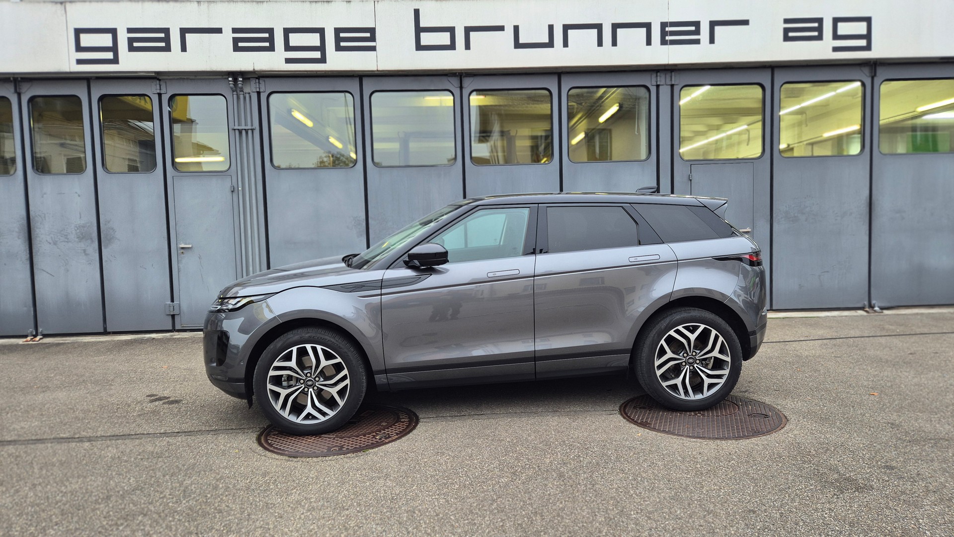 LAND ROVER Range Rover Evoque R-Dynamic P 250 HSE AT9-image-0
