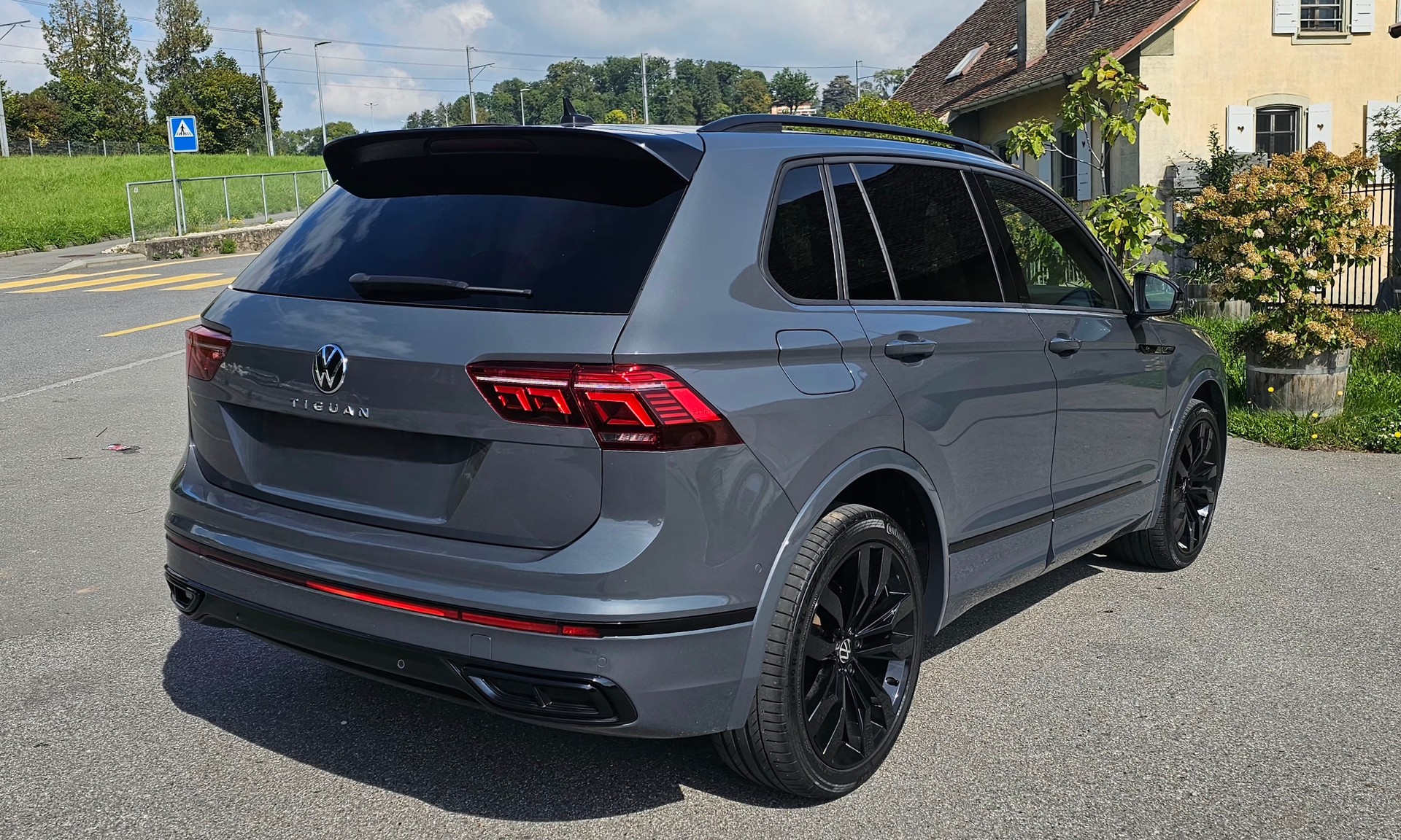 VW Tiguan 2.0TSI R-Line 4Motion DSG-image-6