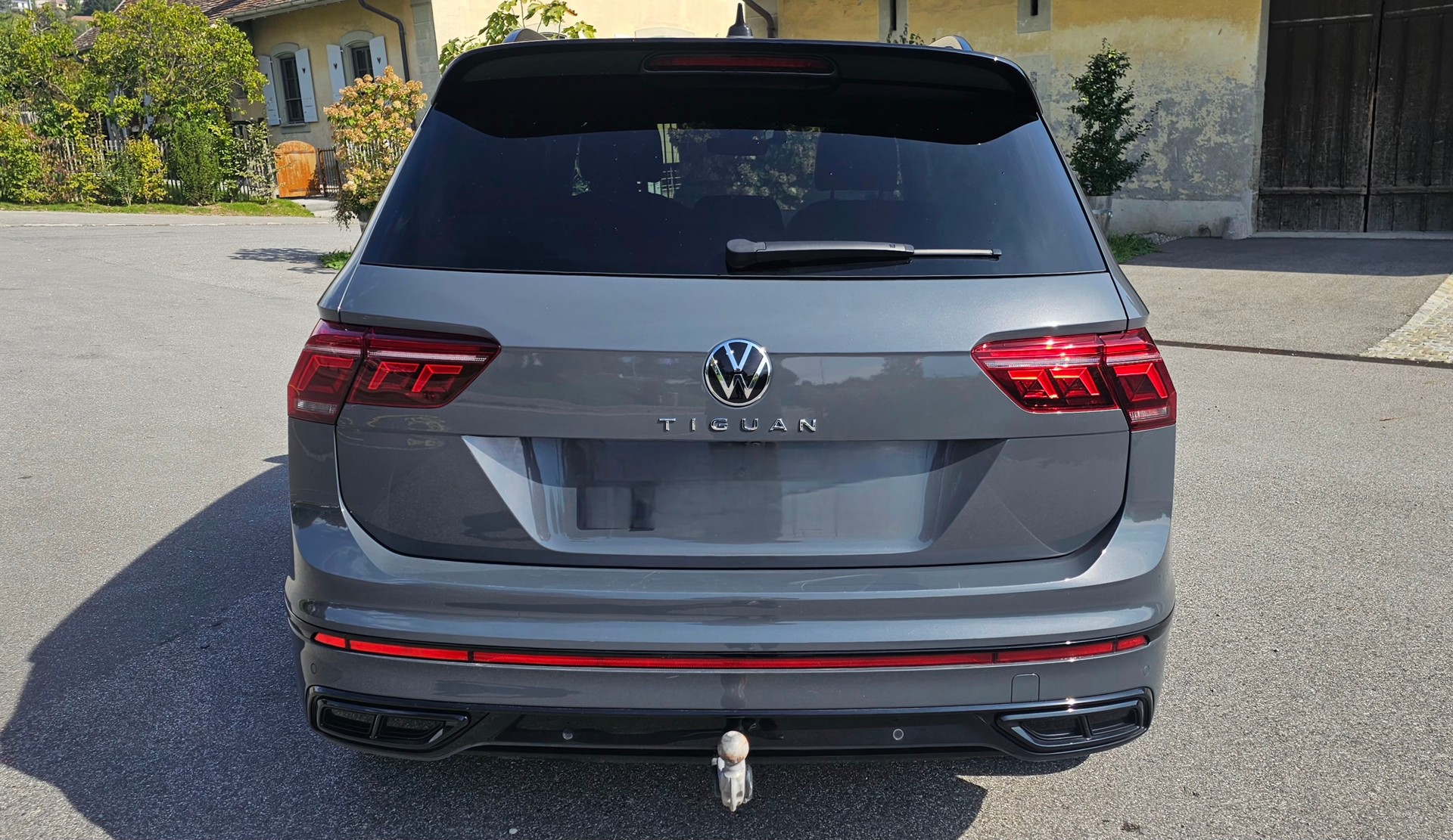 VW Tiguan 2.0TSI R-Line 4Motion DSG-image-2