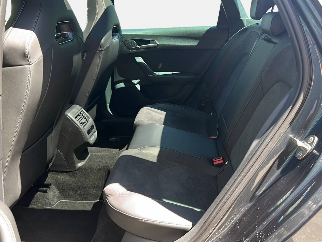 CUPRA Leon ST 1.5 eTSI DSG-image-12