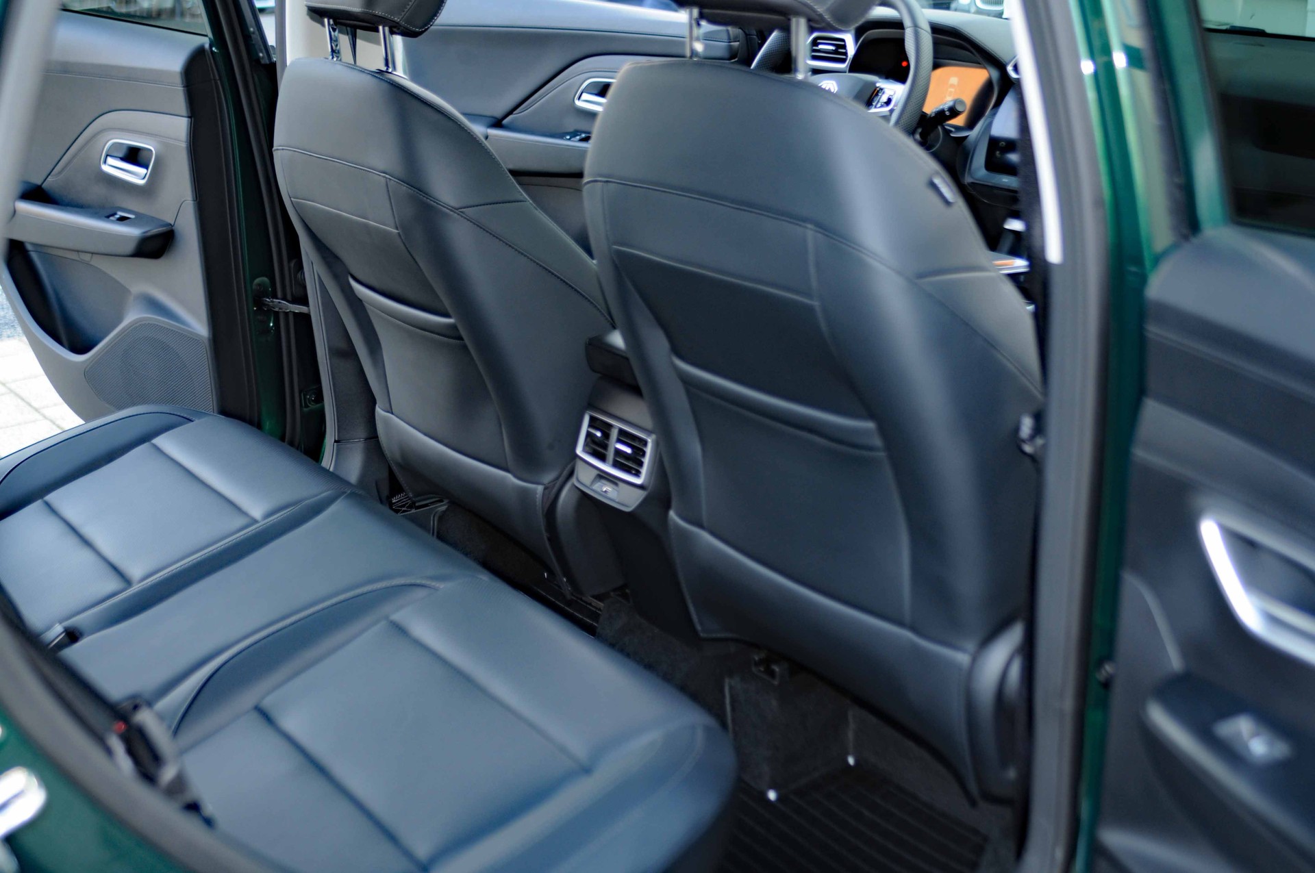 MG ZS 1.5 HEV Luxury-image-16