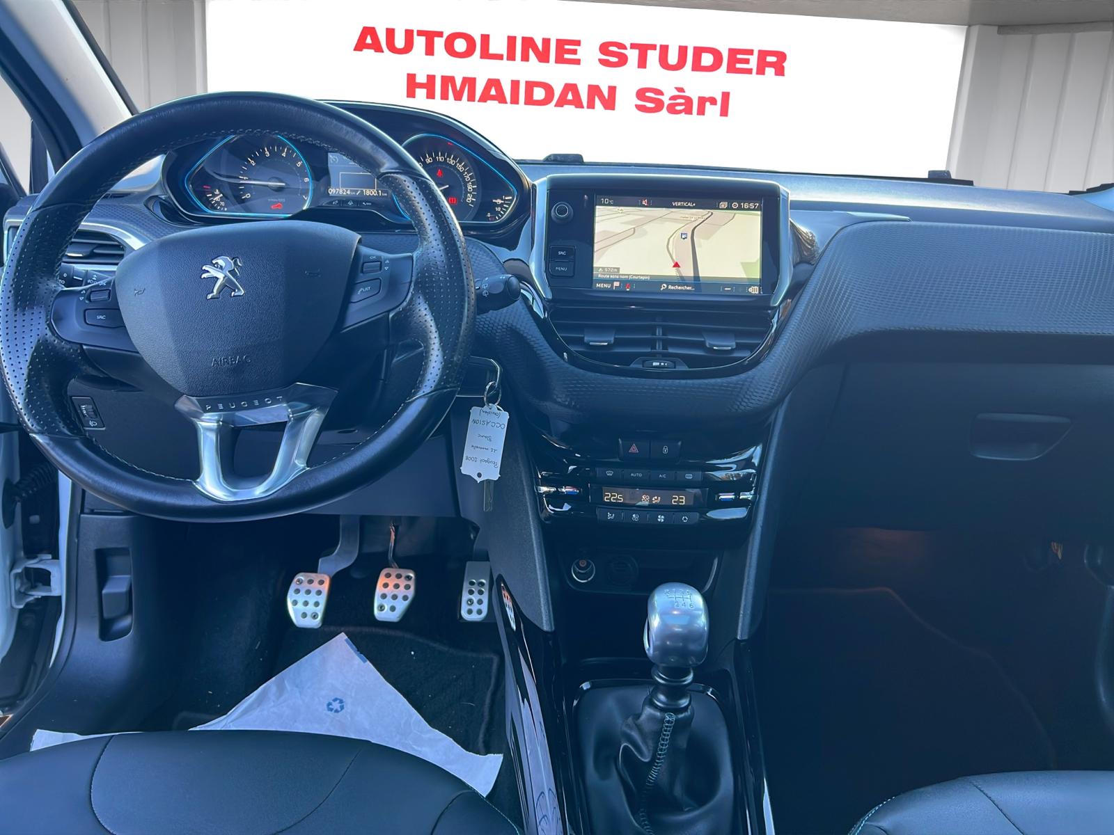 PEUGEOT 2008 1.2 PureTech Crossway-image-6