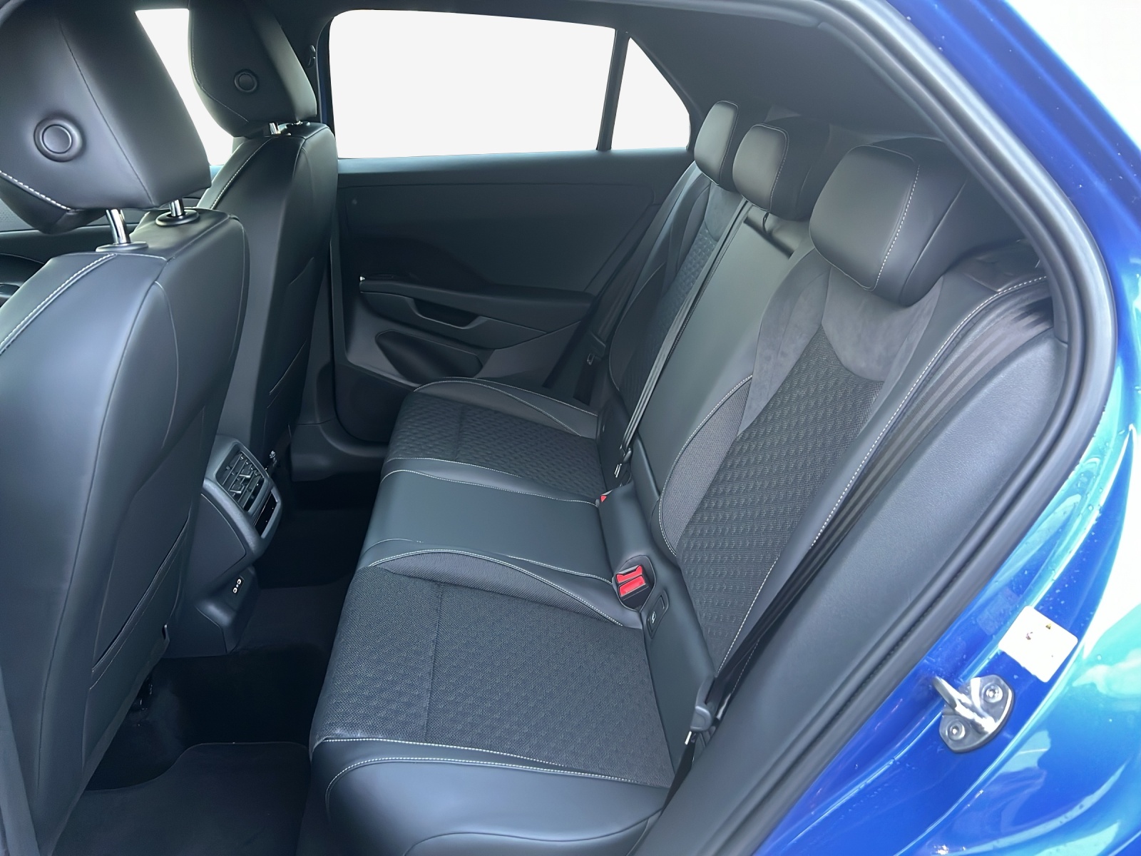 VW T-Roc 1.5 eTSI mHEV R-Line DSG-image-10