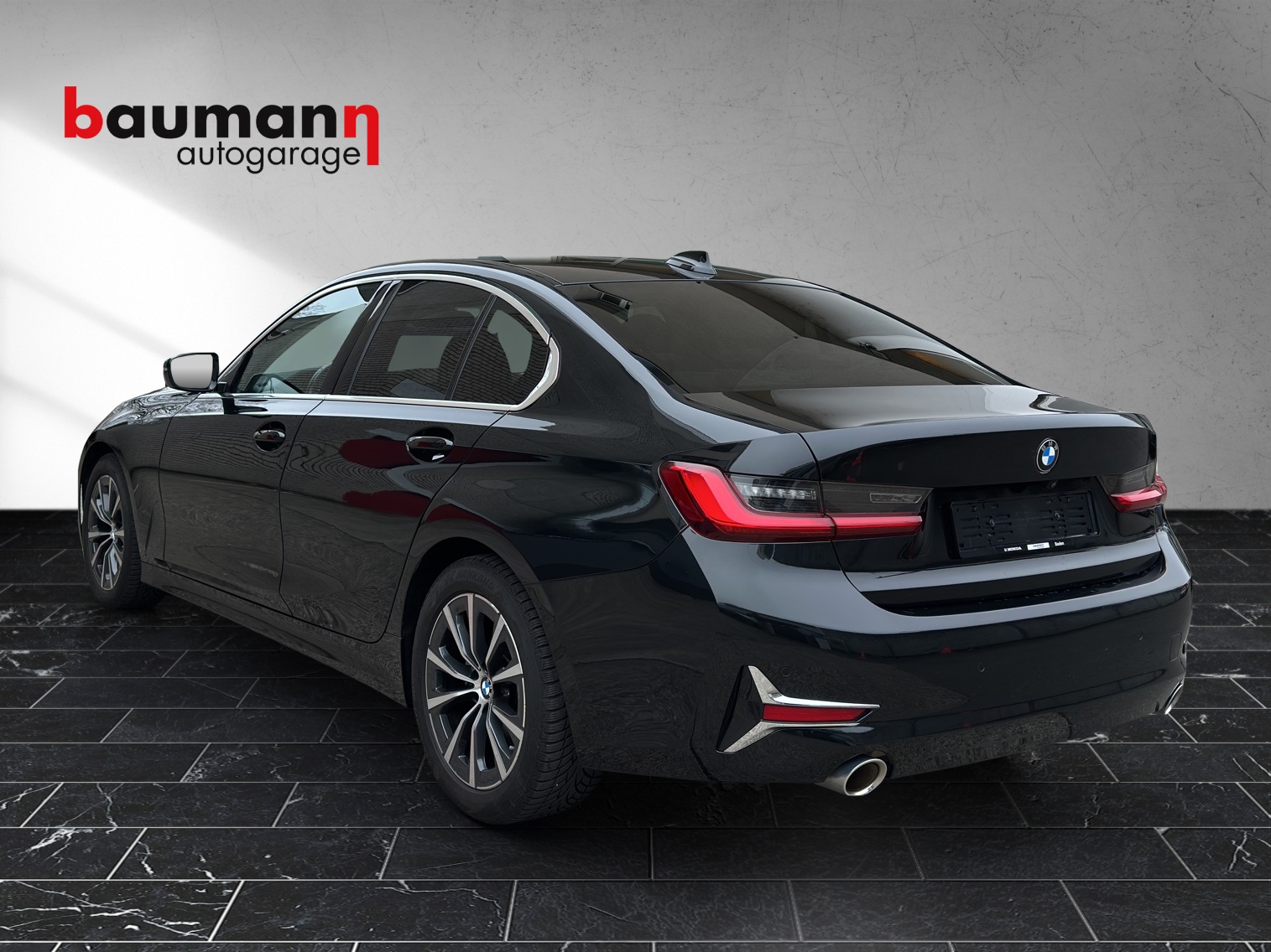 BMW 320i Steptronic Luxury Line-image-3