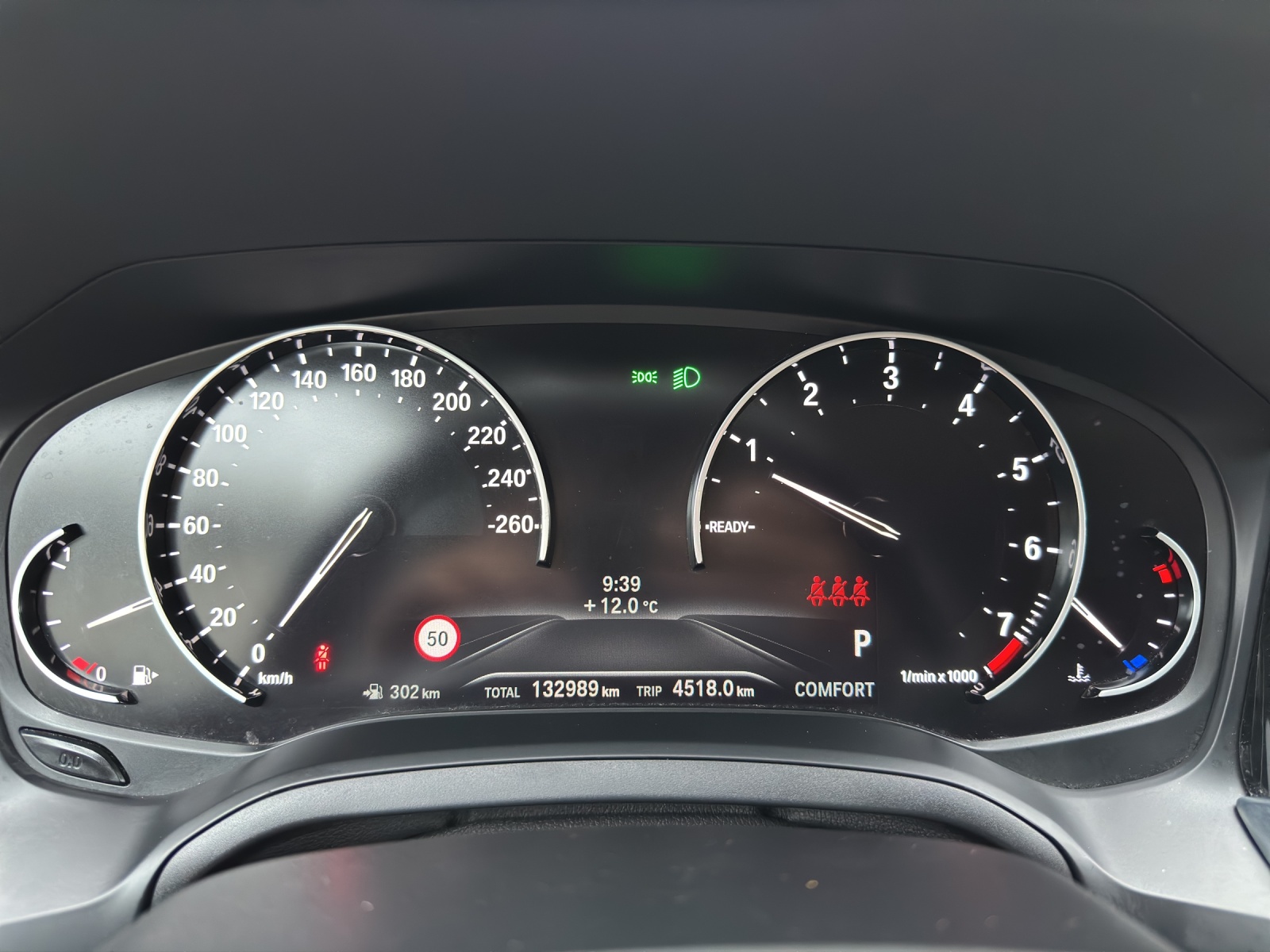 BMW 320i Steptronic Luxury Line-image-6