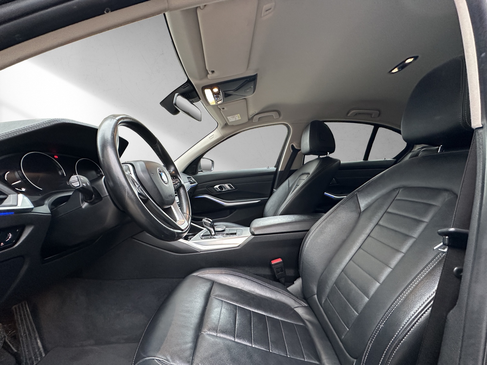 BMW 320i Steptronic Luxury Line-image-10