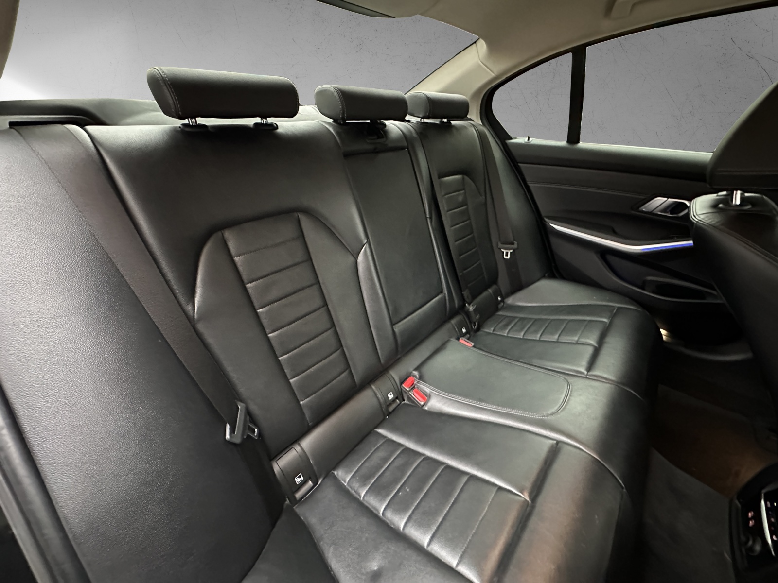 BMW 320i Steptronic Luxury Line-image-13