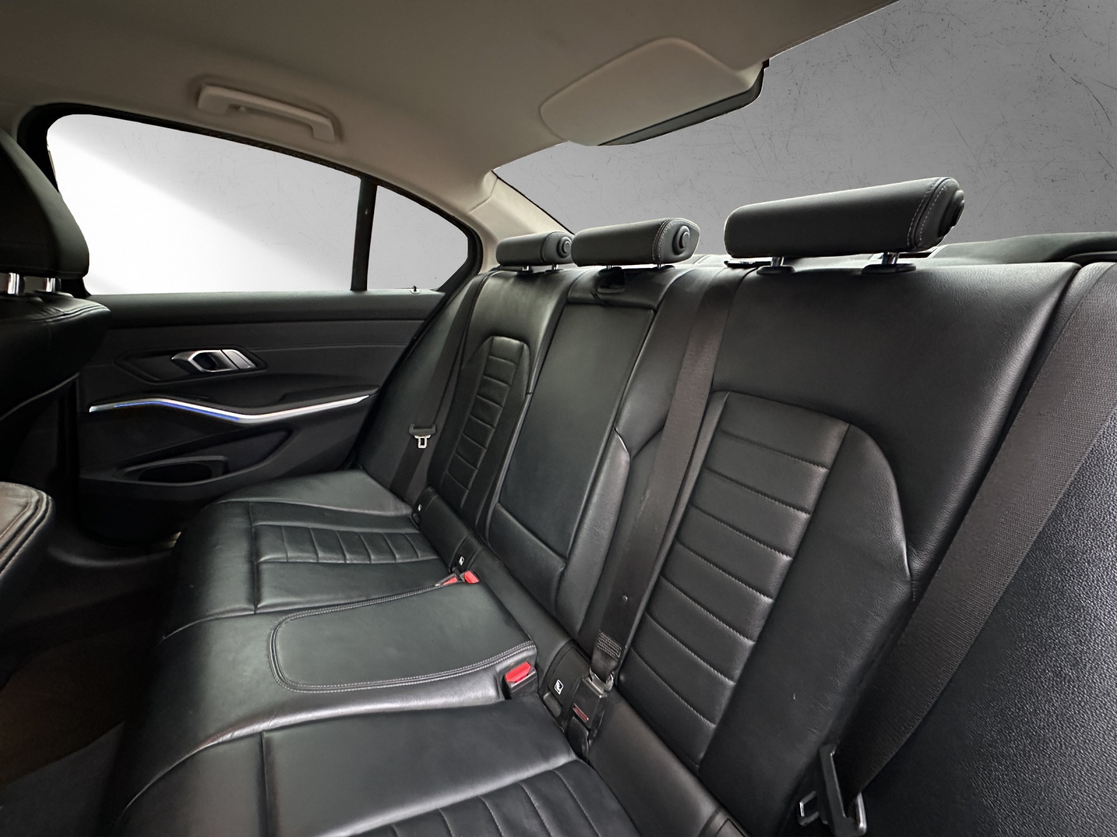 BMW 320i Steptronic Luxury Line-image-12