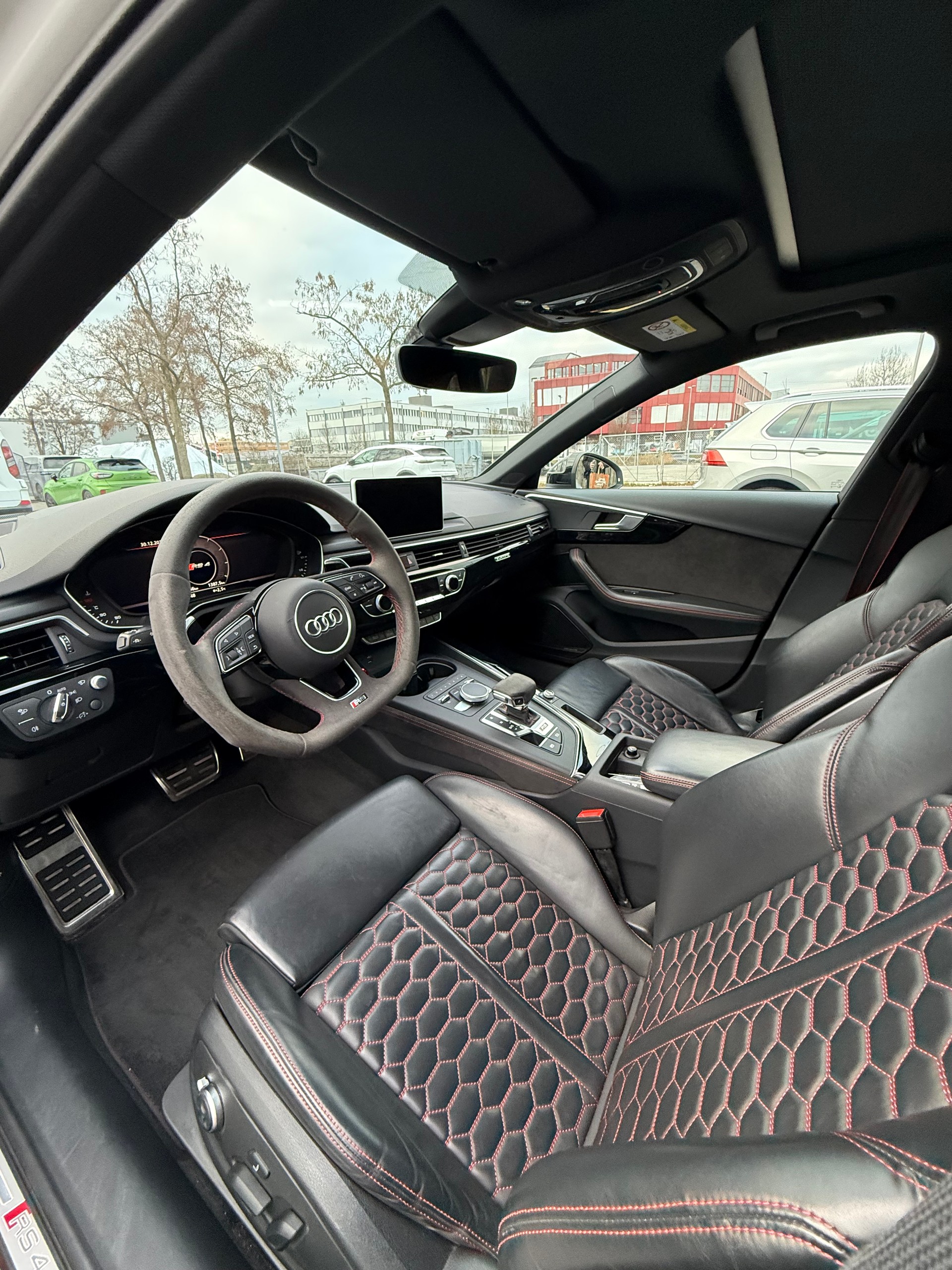 AUDI RS4 Avant 2.9 TFSI quattro tiptronic-image-3