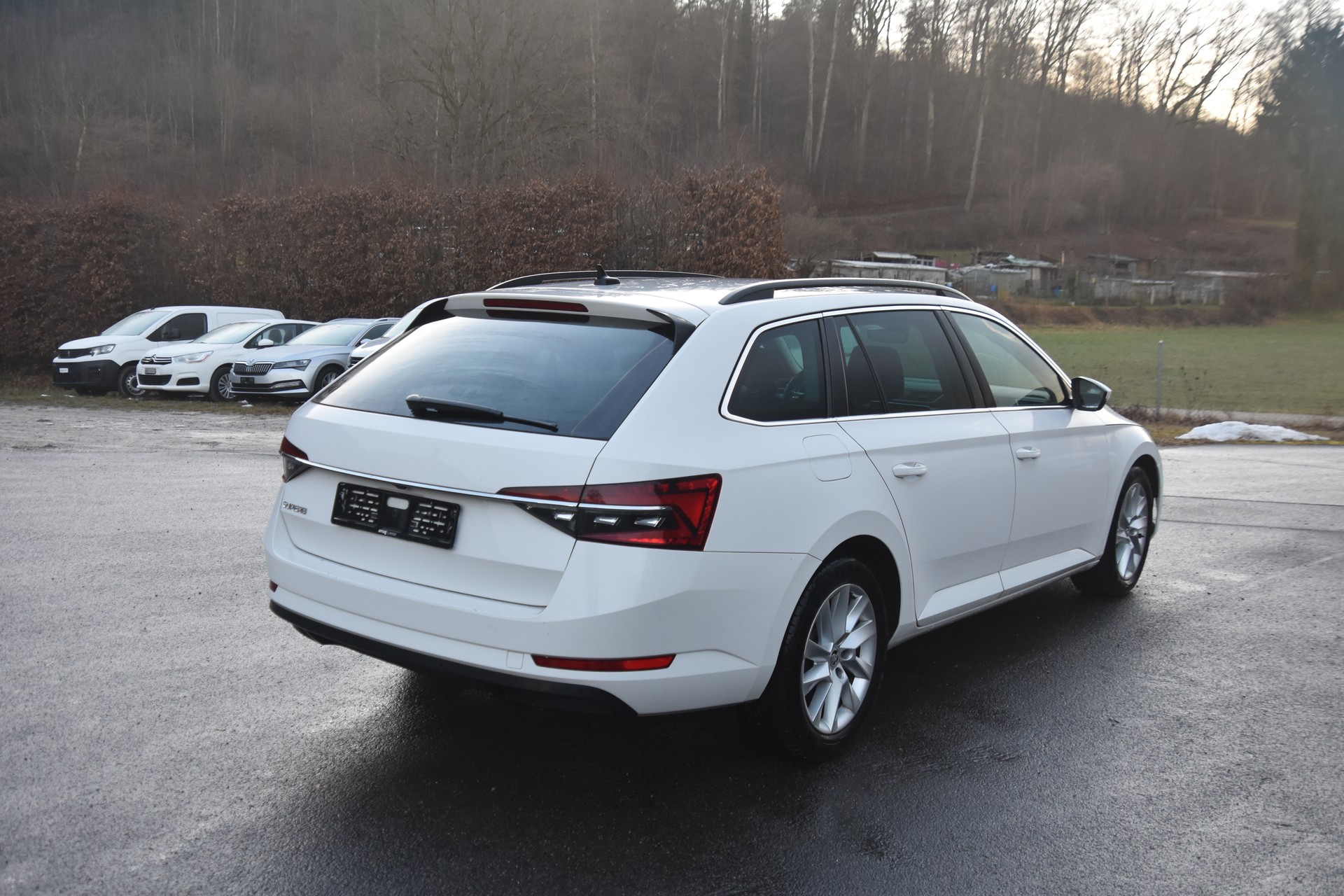 SKODA Superb Combi 2.0 TDi Ambition DSG-image-4