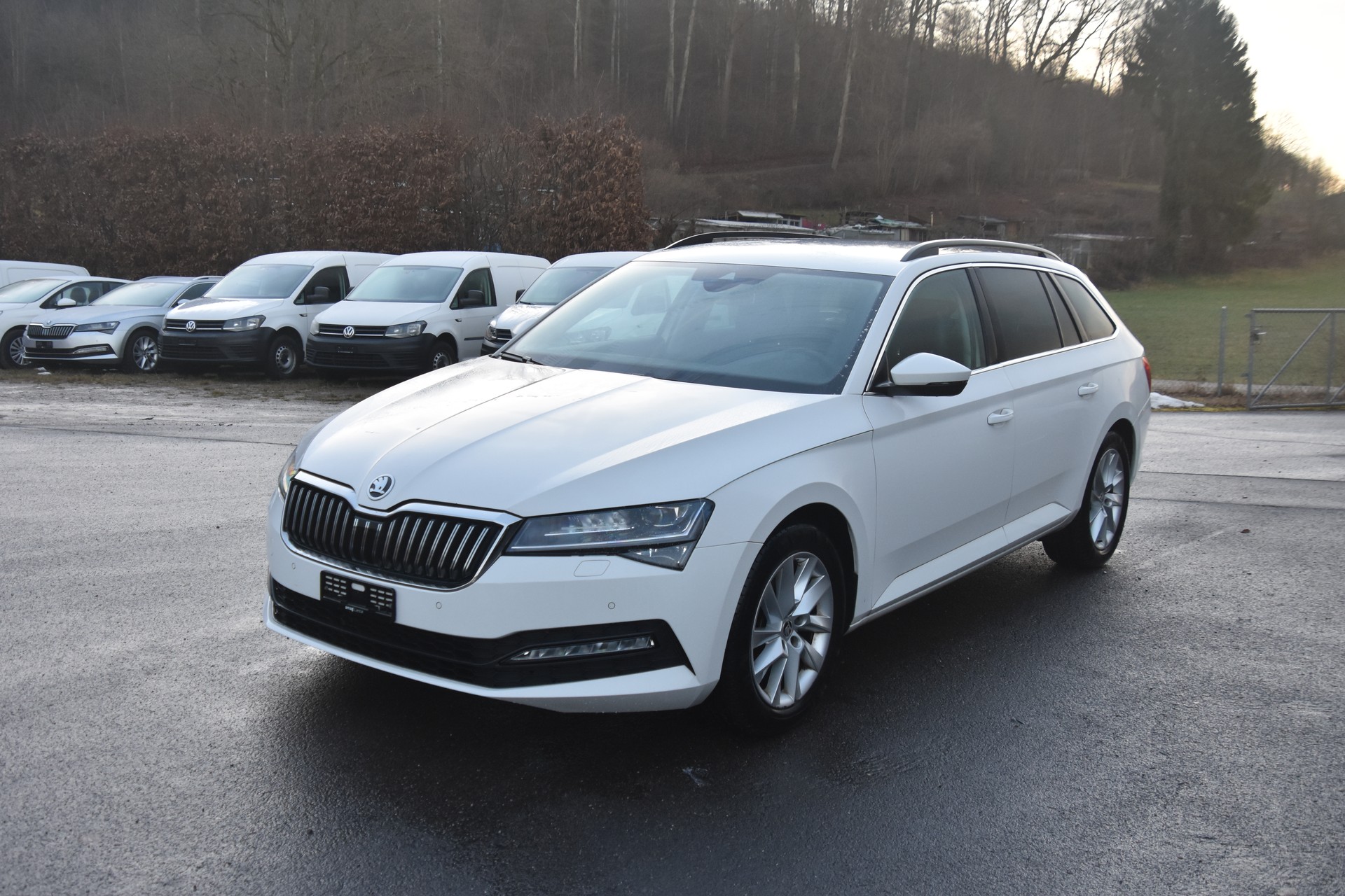 SKODA Superb Combi 2.0 TDi Ambition DSG-image-2