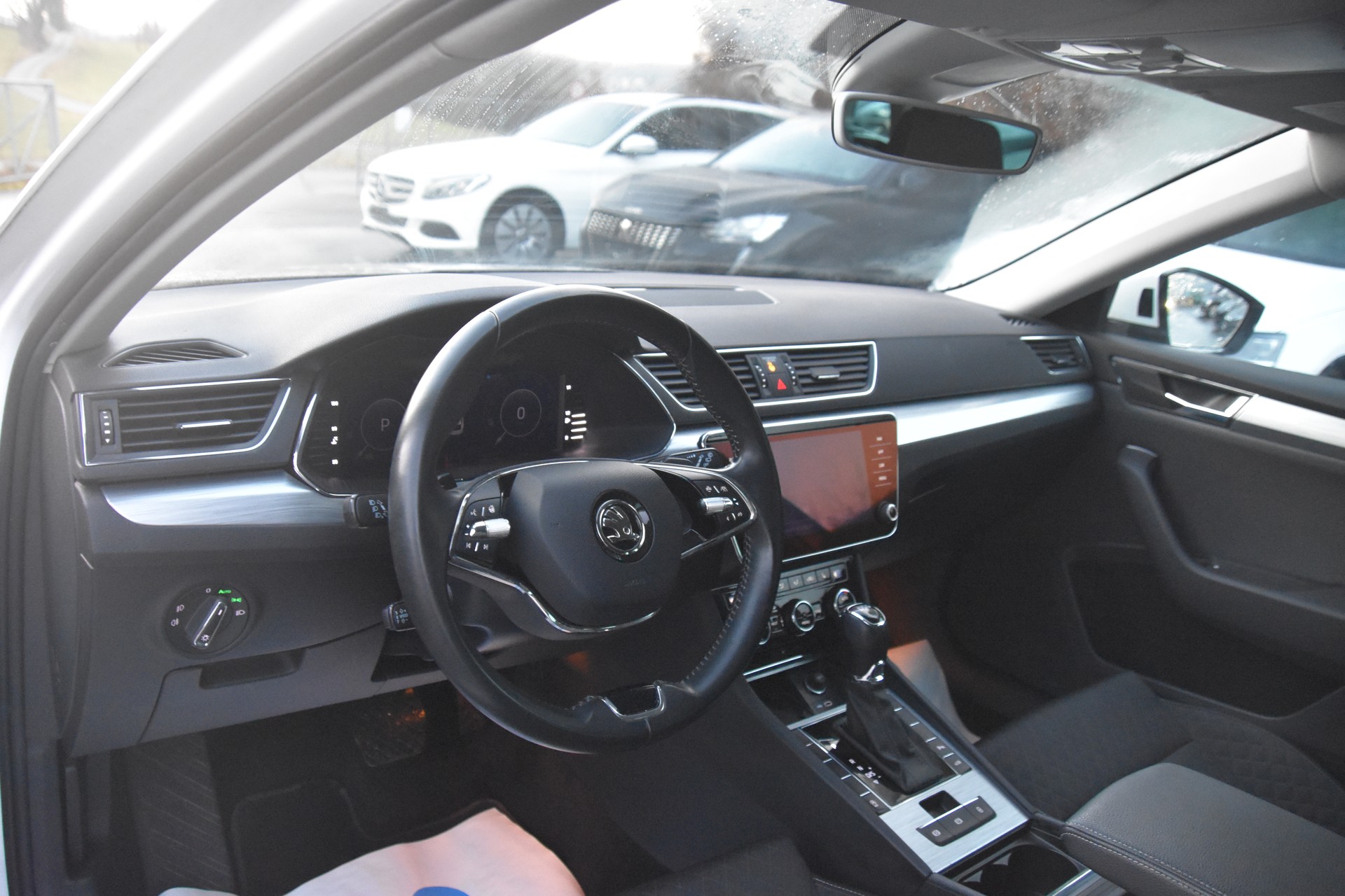 SKODA Superb Combi 2.0 TDi Ambition DSG-image-7