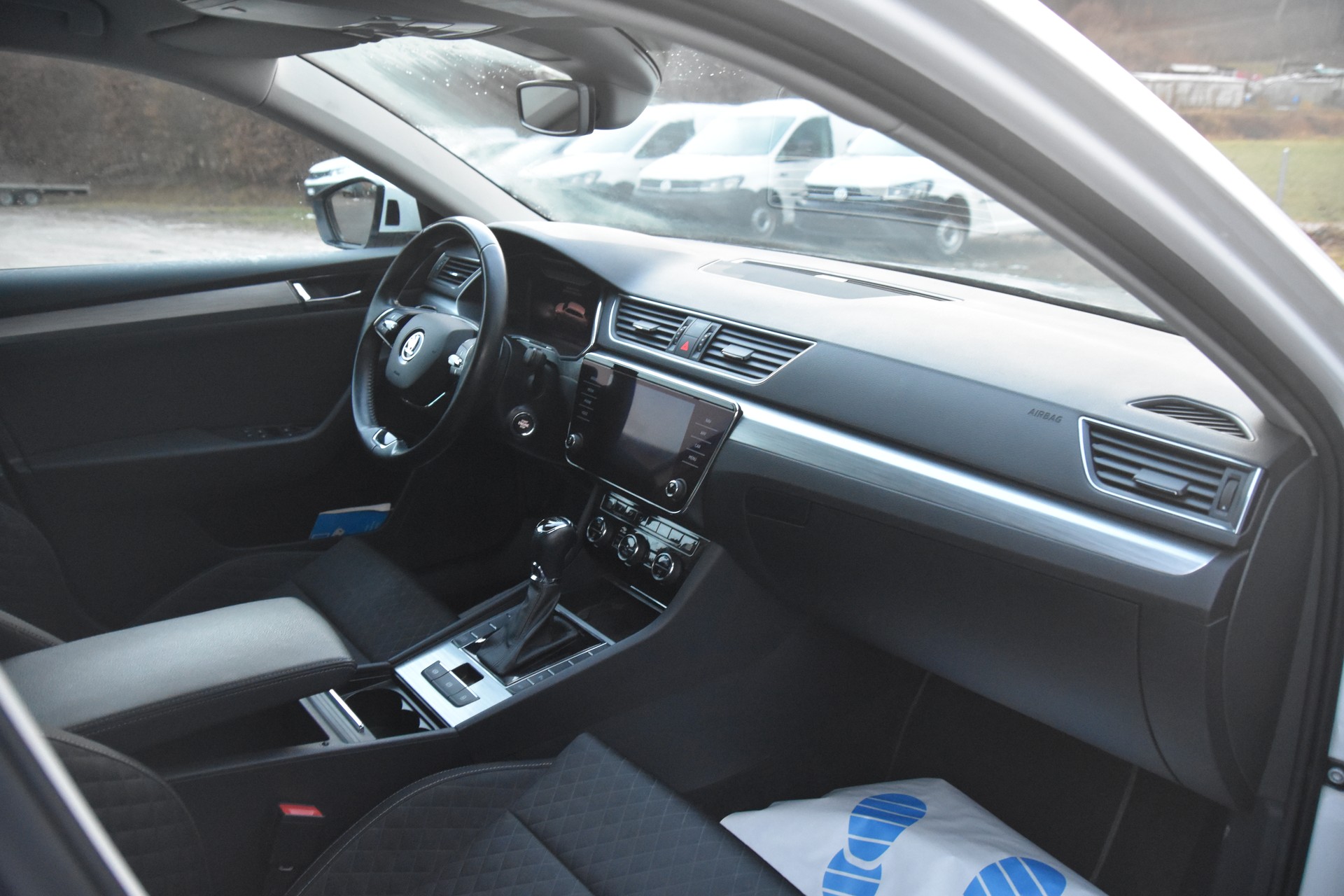 SKODA Superb Combi 2.0 TDi Ambition DSG-image-8
