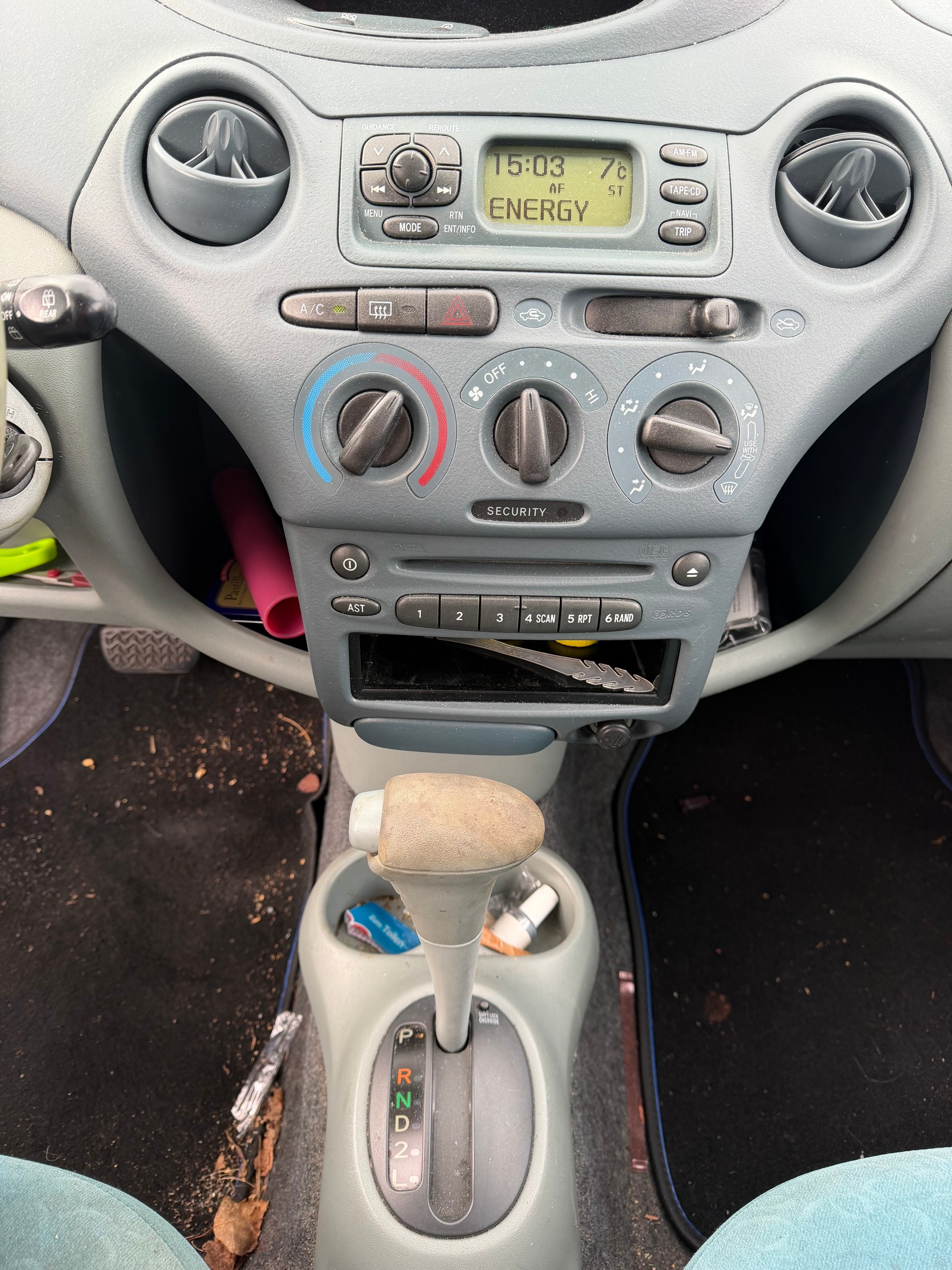 TOYOTA Yaris 1.3 Linea Luna-image-5