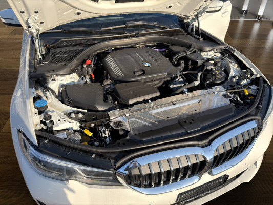 BMW 320d xDrive 48V Touring-image-14