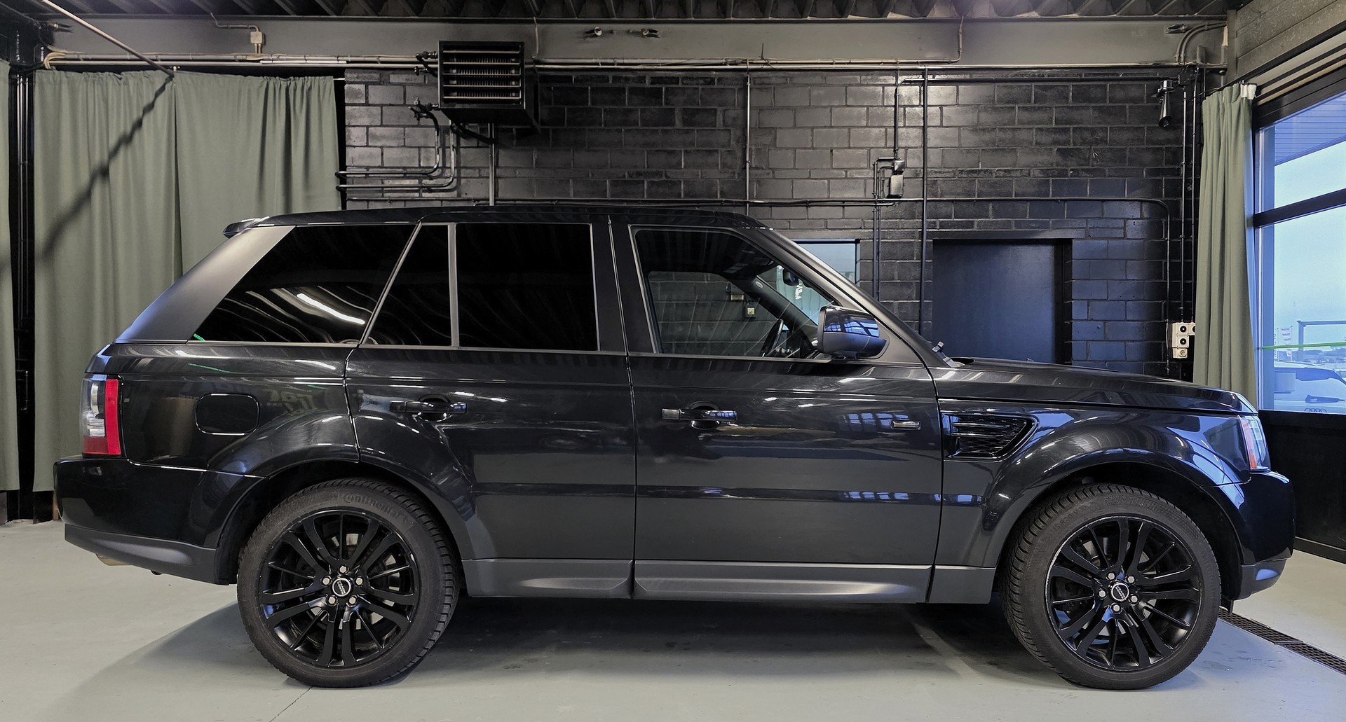 LAND ROVER Range Rover Sport 3.0 TDV6 HSE Automatic-image-1